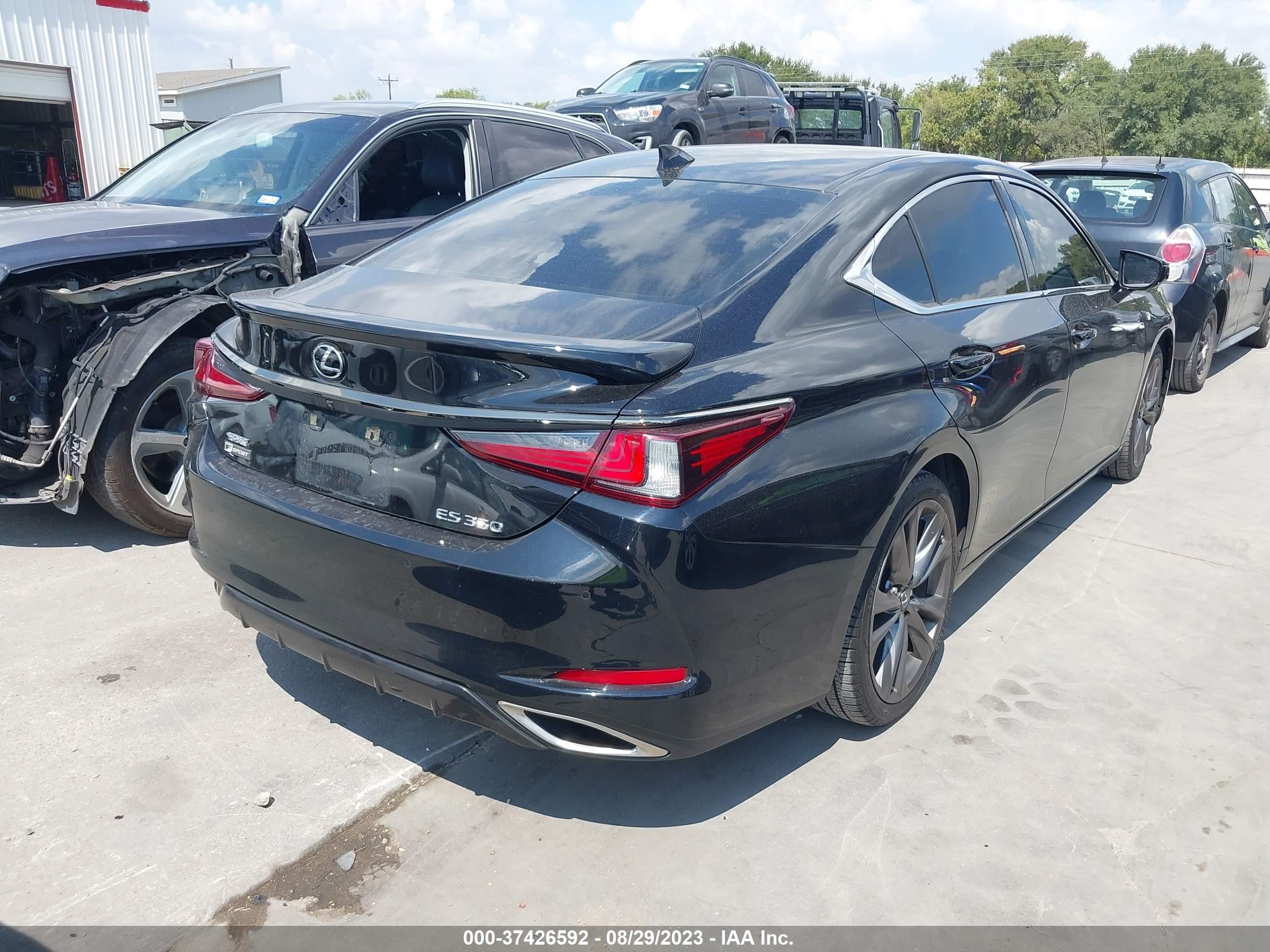 Photo 3 VIN: 58ABZ1B16KU050332 - LEXUS ES 