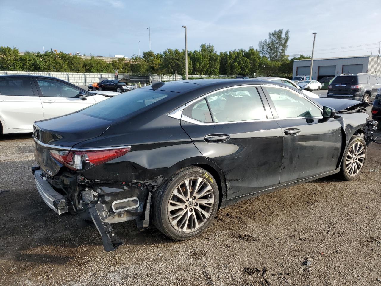 Photo 2 VIN: 58ABZ1B19KU016708 - LEXUS ES 