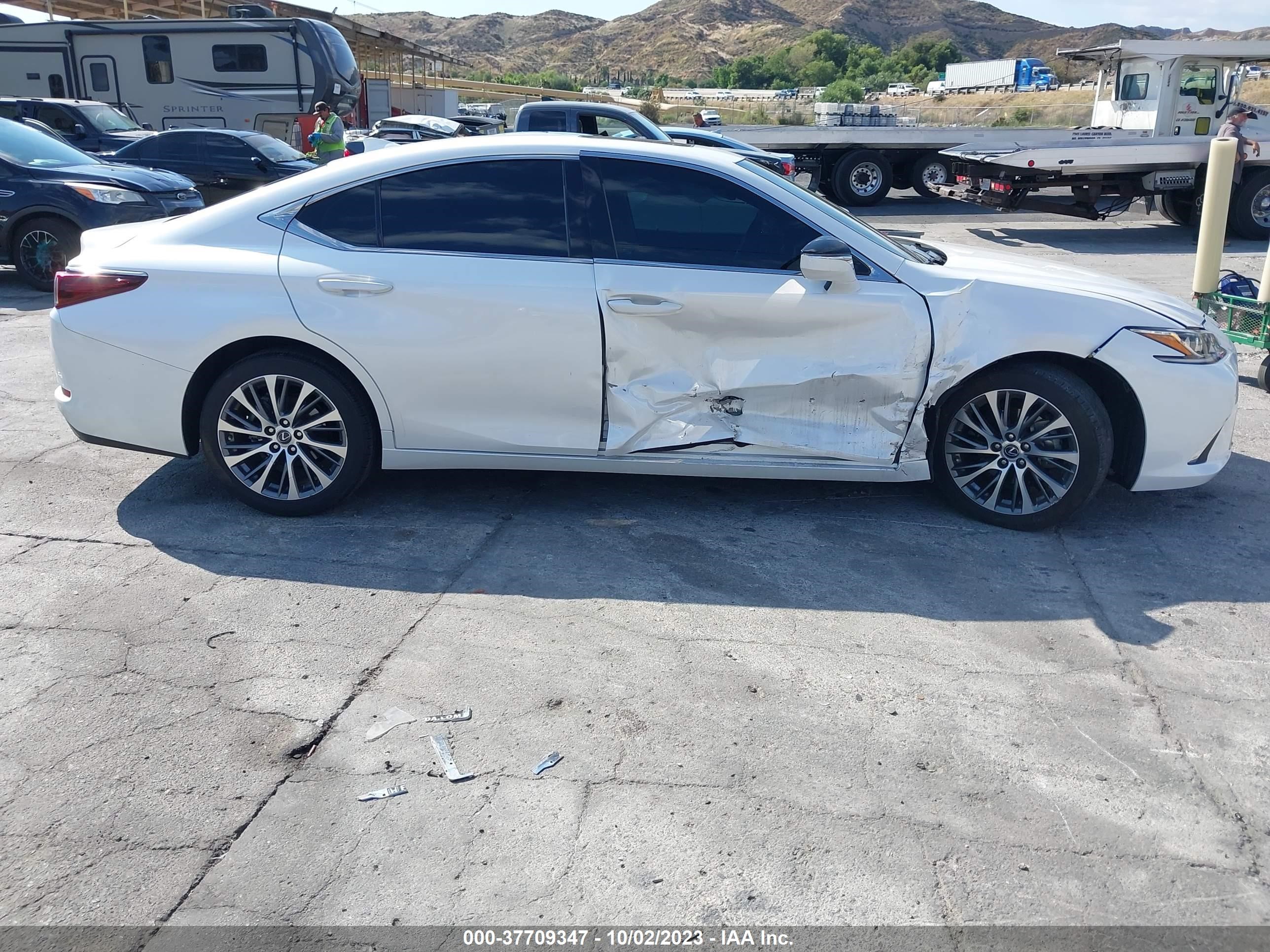 Photo 12 VIN: 58ABZ1B19KU029992 - LEXUS ES 