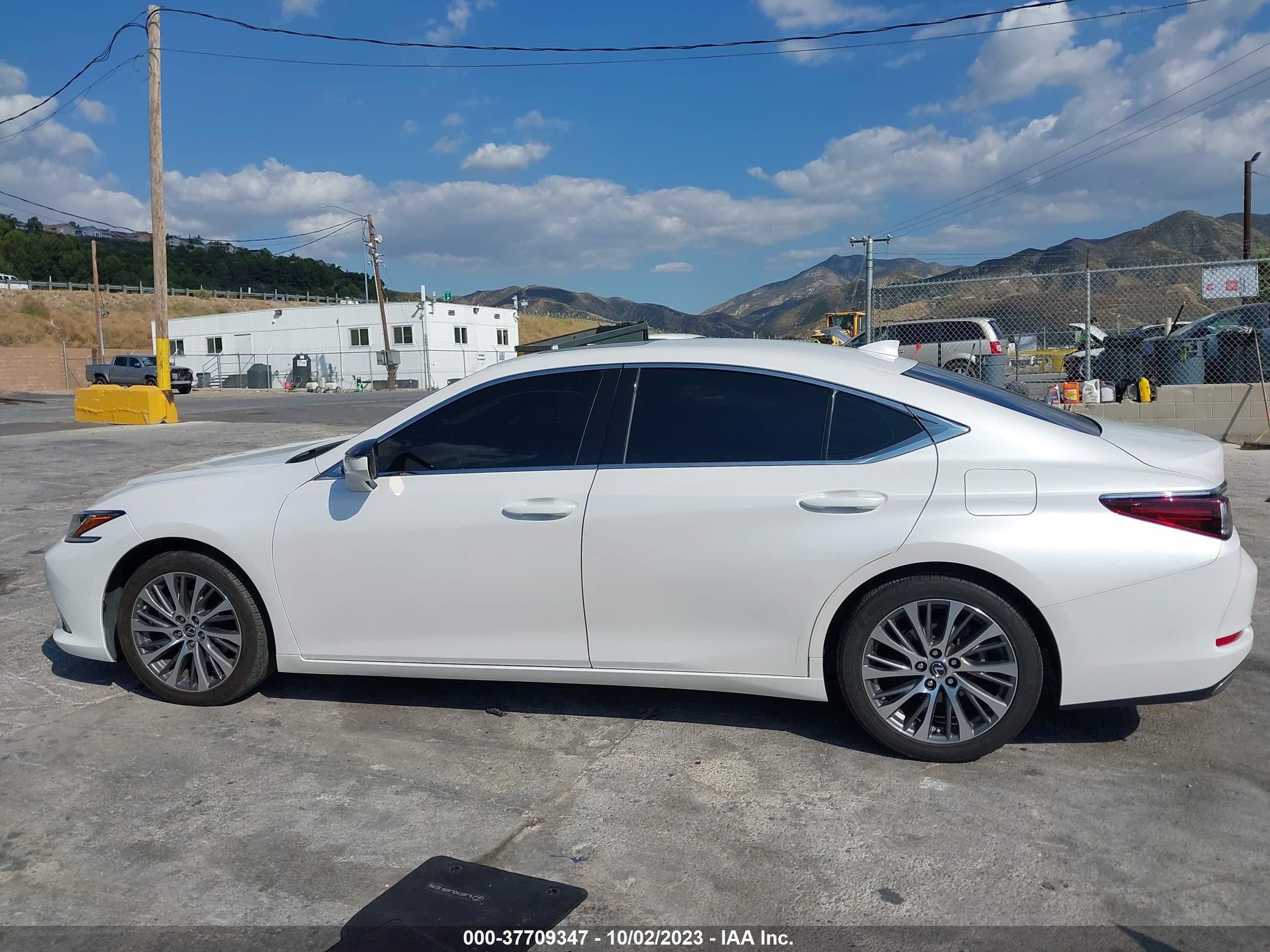 Photo 13 VIN: 58ABZ1B19KU029992 - LEXUS ES 