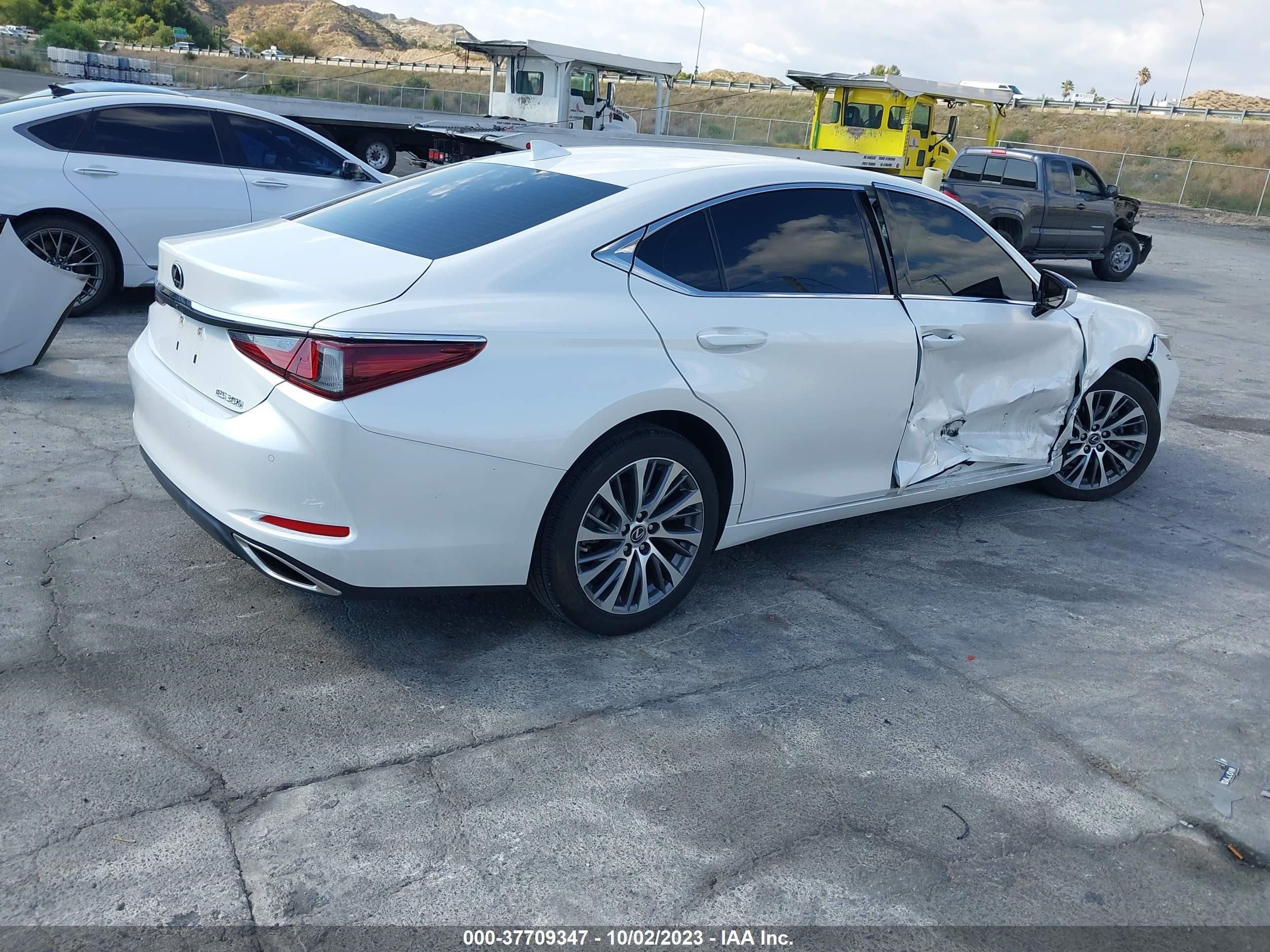 Photo 3 VIN: 58ABZ1B19KU029992 - LEXUS ES 