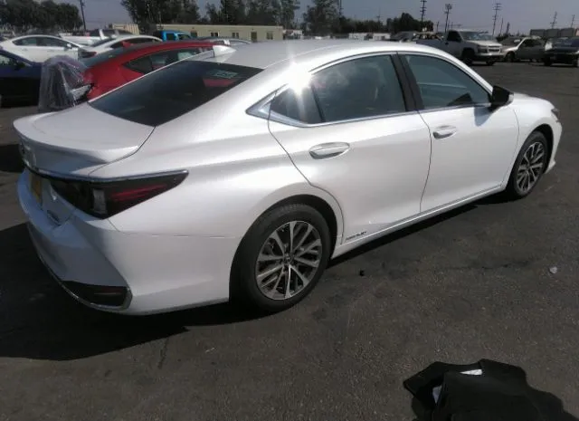 Photo 3 VIN: 58ACA1C12NU018220 - LEXUS ES 