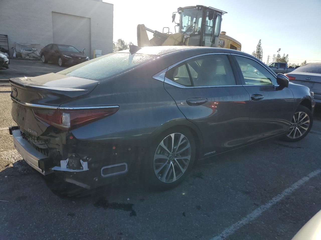 Photo 2 VIN: 58ACA1C15NU015165 - LEXUS ES 