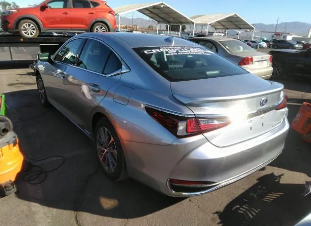 Photo 2 VIN: 58ACA1C18NU022384 - LEXUS ES 