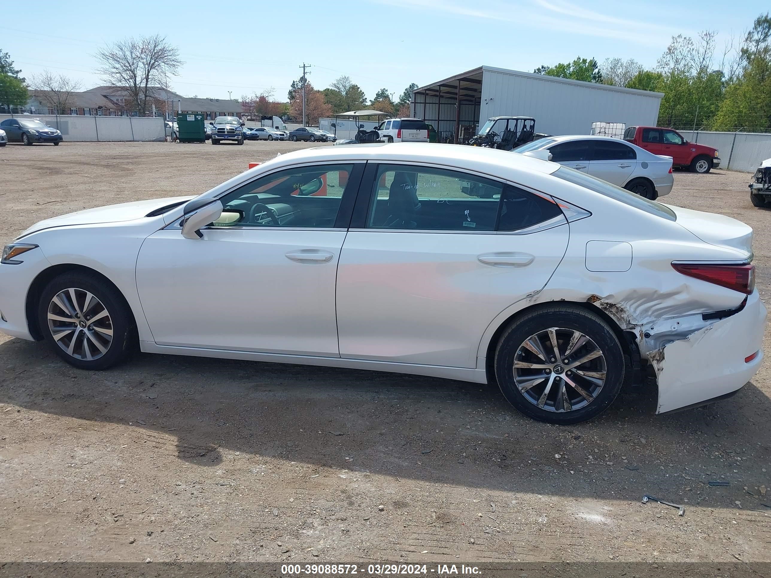 Photo 13 VIN: 58ACZ1B10LU063678 - LEXUS ES 