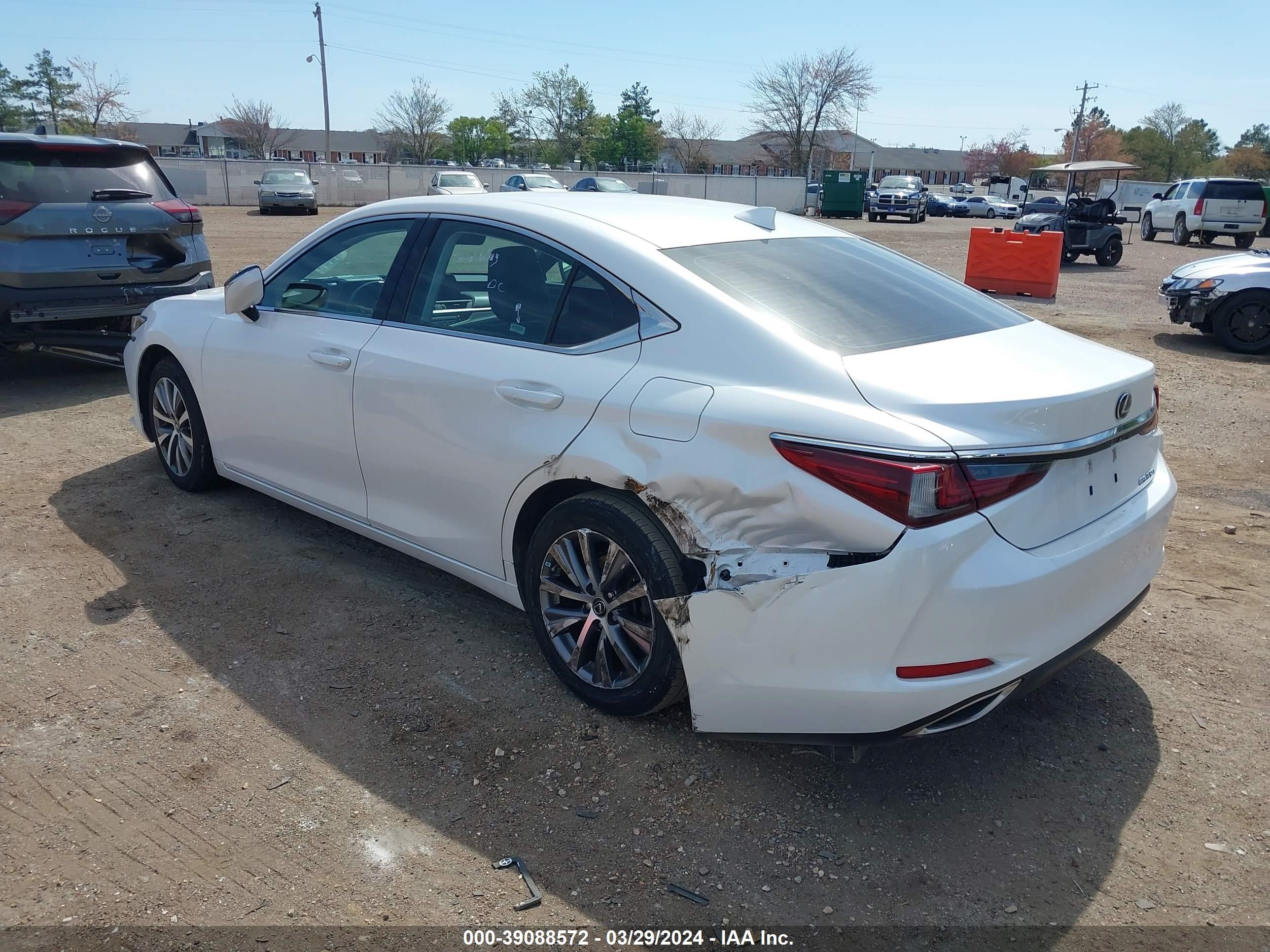 Photo 2 VIN: 58ACZ1B10LU063678 - LEXUS ES 