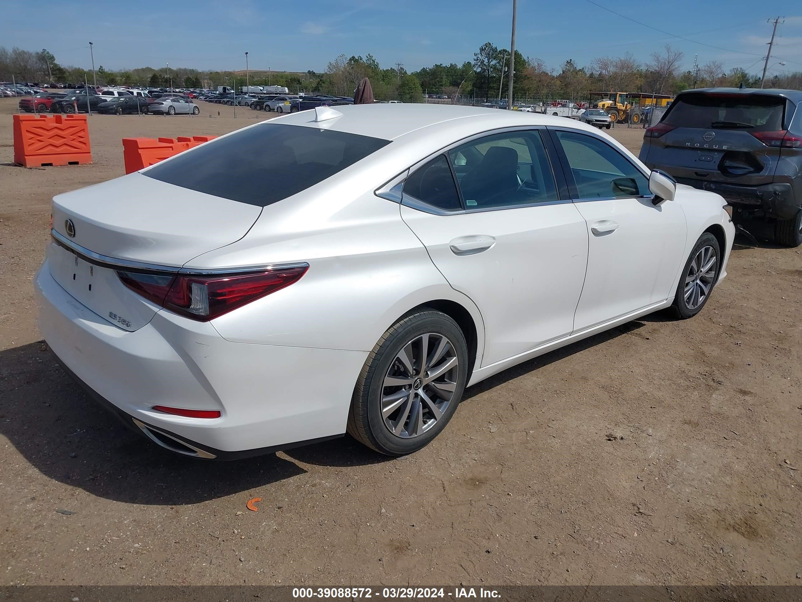 Photo 3 VIN: 58ACZ1B10LU063678 - LEXUS ES 