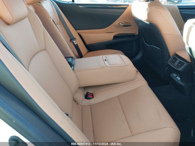 Photo 7 VIN: 58ACZ1B15RU161260 - LEXUS ES 