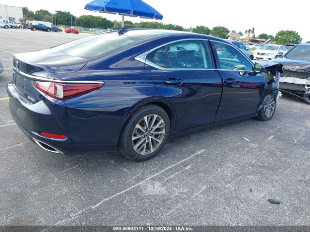 Photo 3 VIN: 58ACZ1B18PU148368 - LEXUS ES 