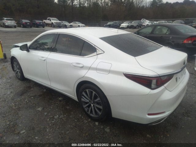 Photo 2 VIN: 58ACZ1B1XLU065681 - LEXUS ES 