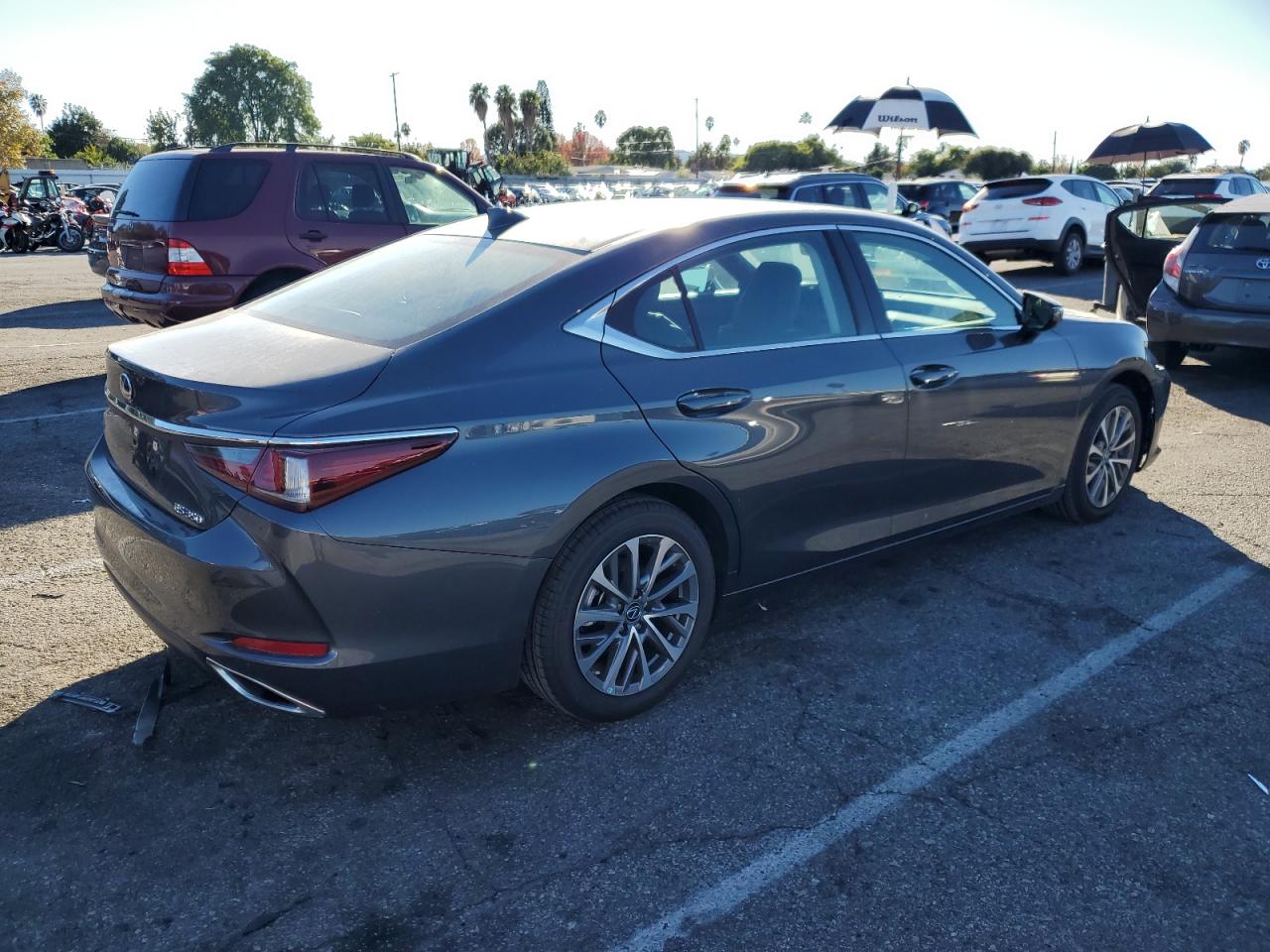 Photo 2 VIN: 58ACZ1B1XPU160294 - LEXUS ES 