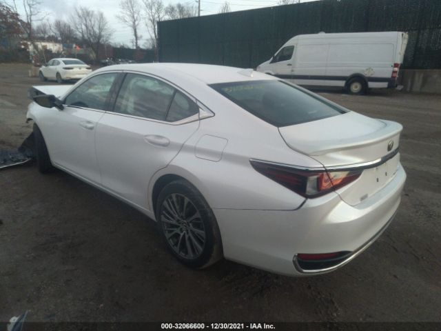 Photo 2 VIN: 58AD11D10MU001126 - LEXUS ES 