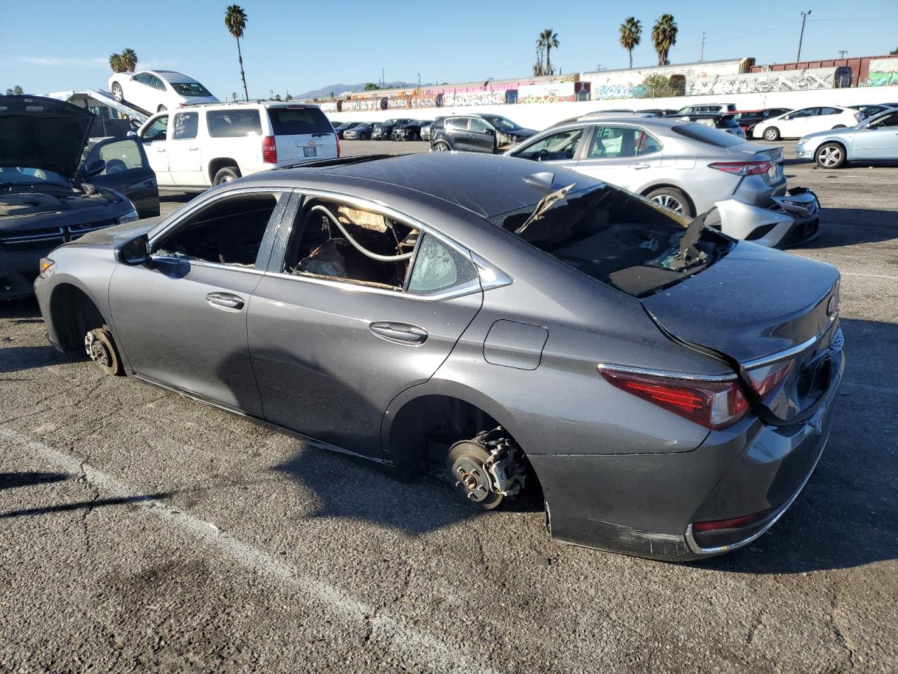 Photo 1 VIN: 58AD11D10PU010560 - LEXUS ES 