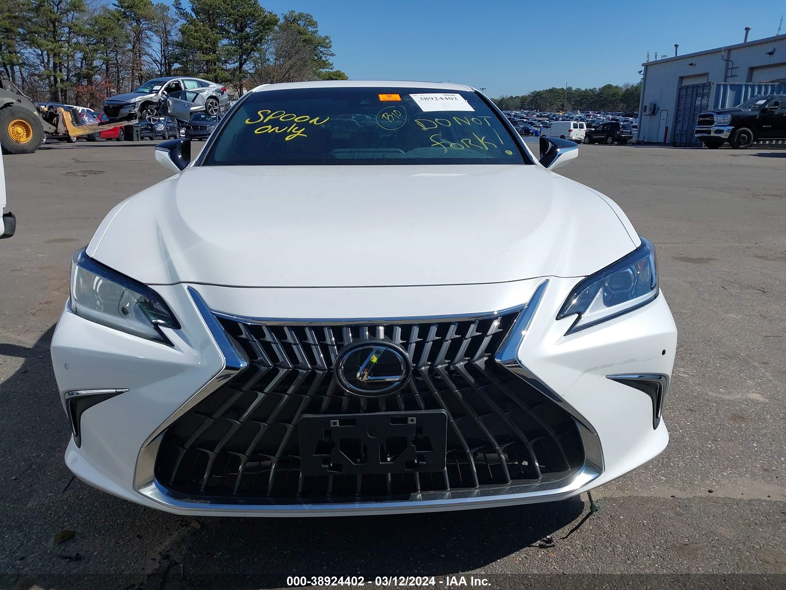 Photo 5 VIN: 58AD11D11RU012692 - LEXUS ES 