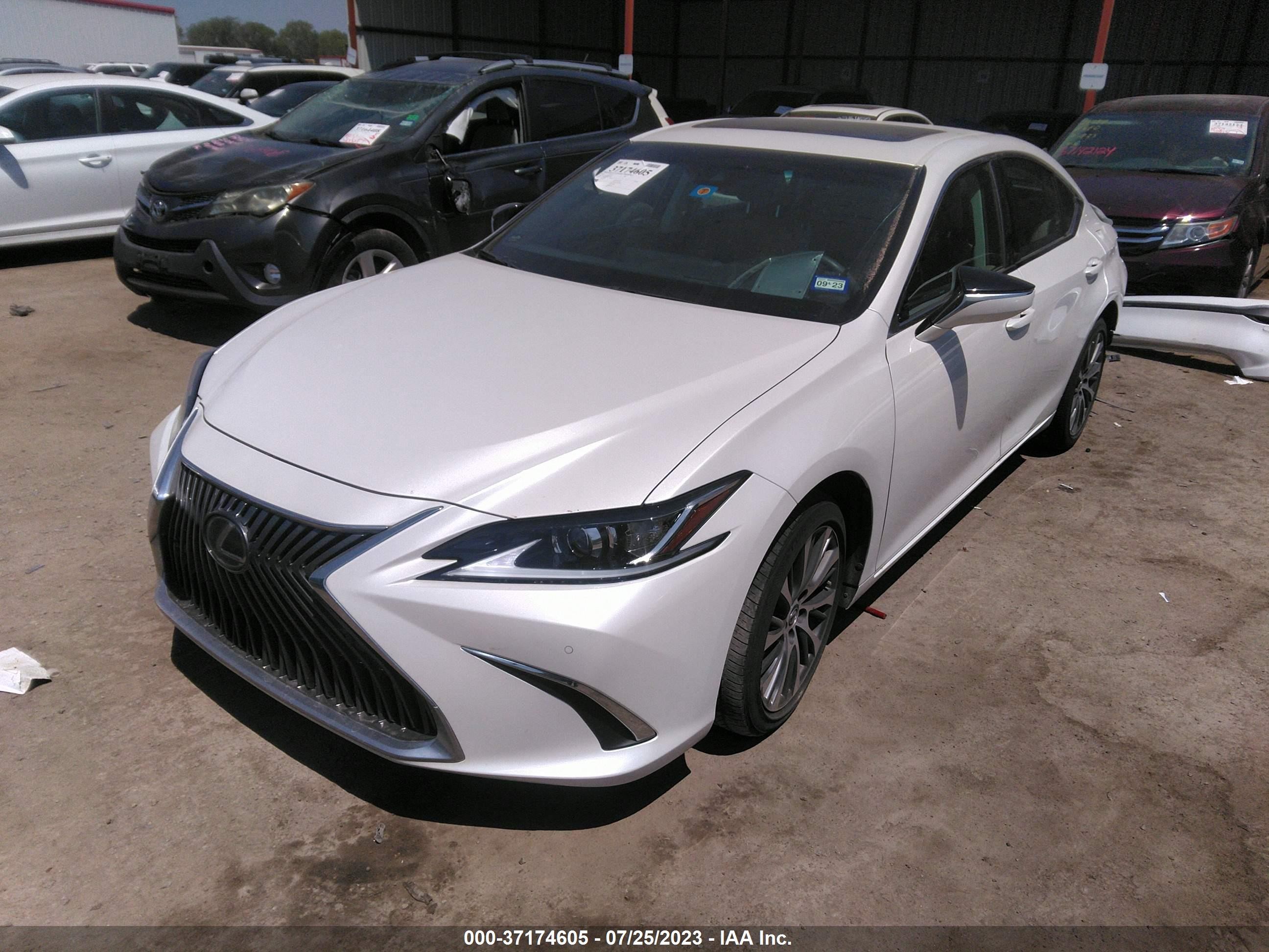 Photo 2 VIN: 58AD11D13MU008085 - LEXUS ES 