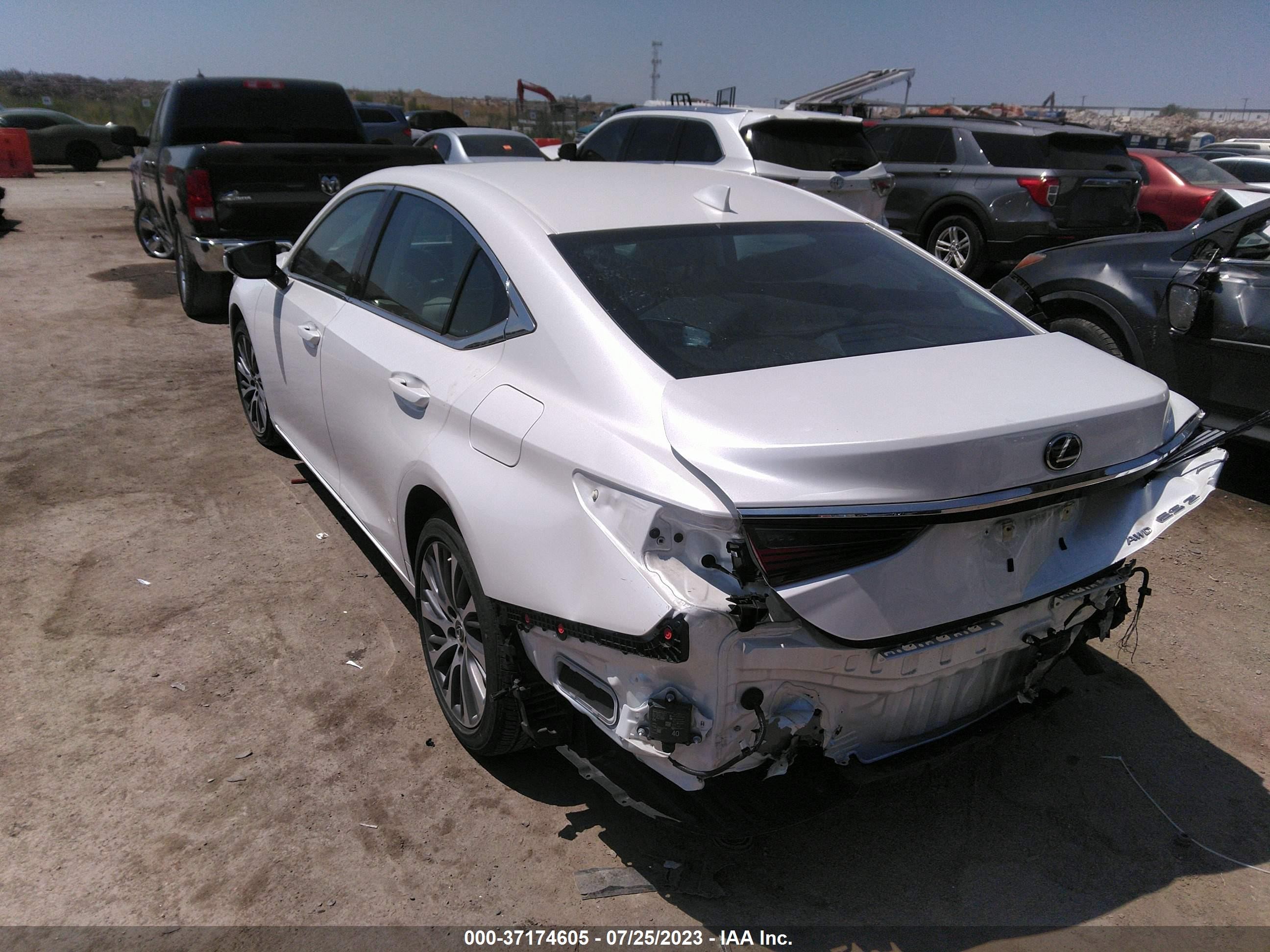 Photo 3 VIN: 58AD11D13MU008085 - LEXUS ES 