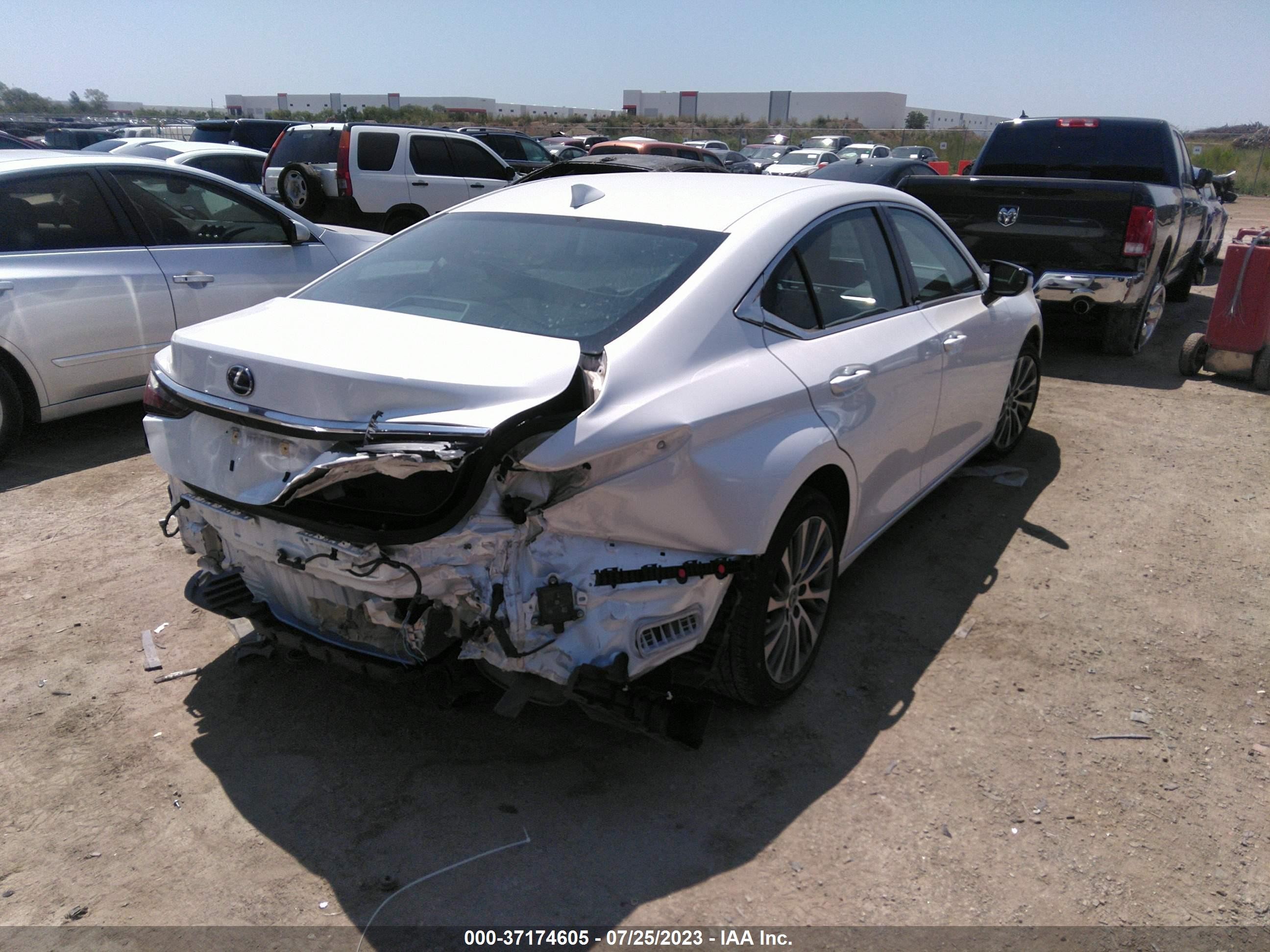 Photo 4 VIN: 58AD11D13MU008085 - LEXUS ES 