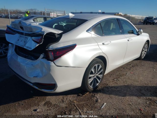 Photo 3 VIN: 58AD11D16MU001521 - LEXUS ES 