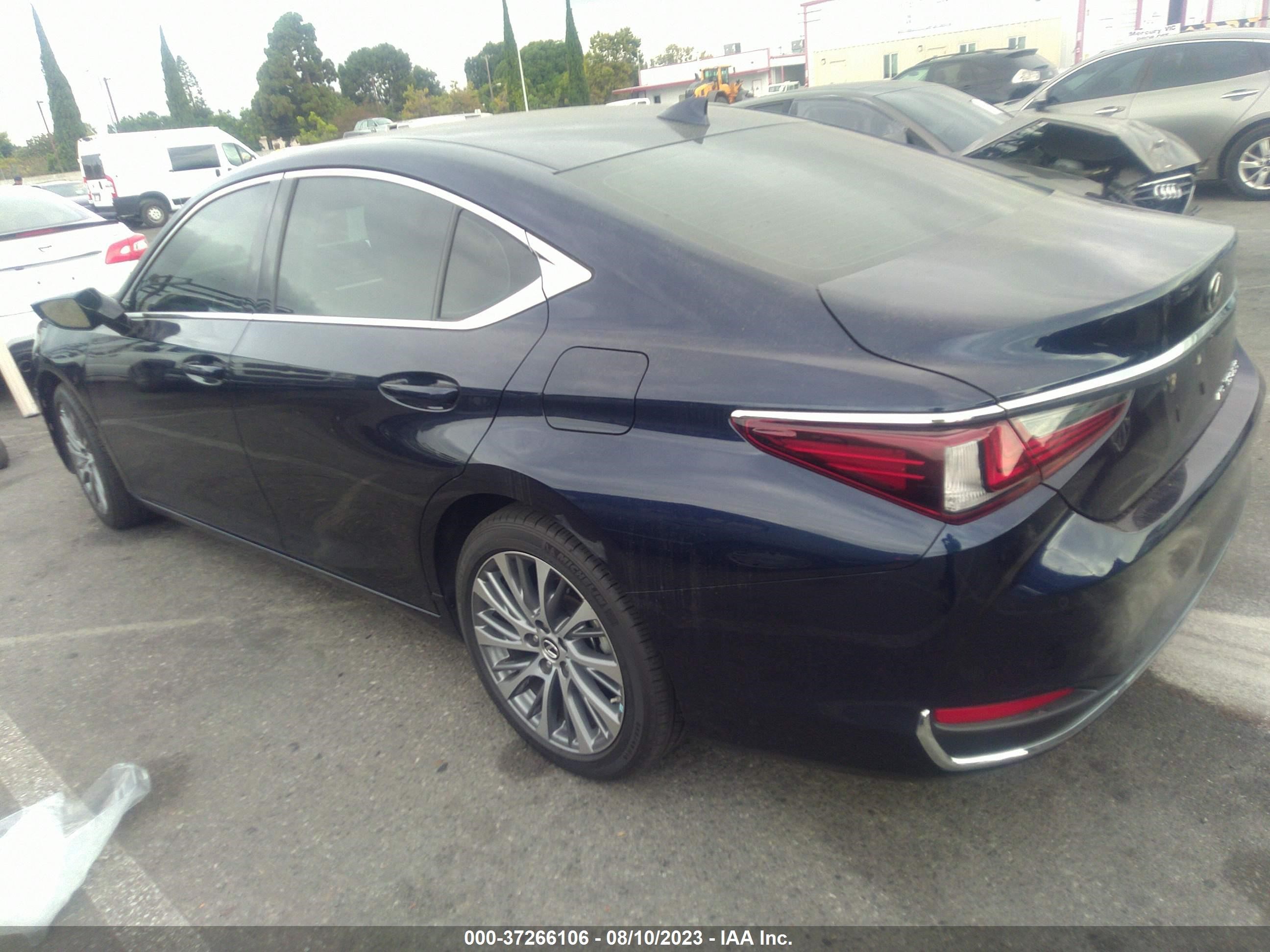 Photo 2 VIN: 58AD11D17MU006176 - LEXUS ES 