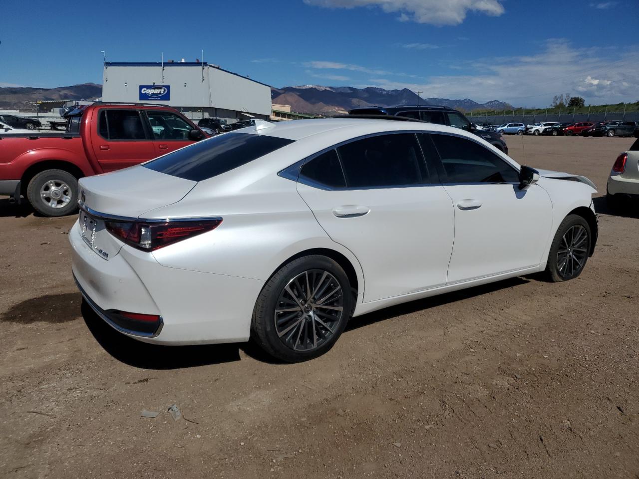 Photo 2 VIN: 58AD11D19NU010313 - LEXUS ES 