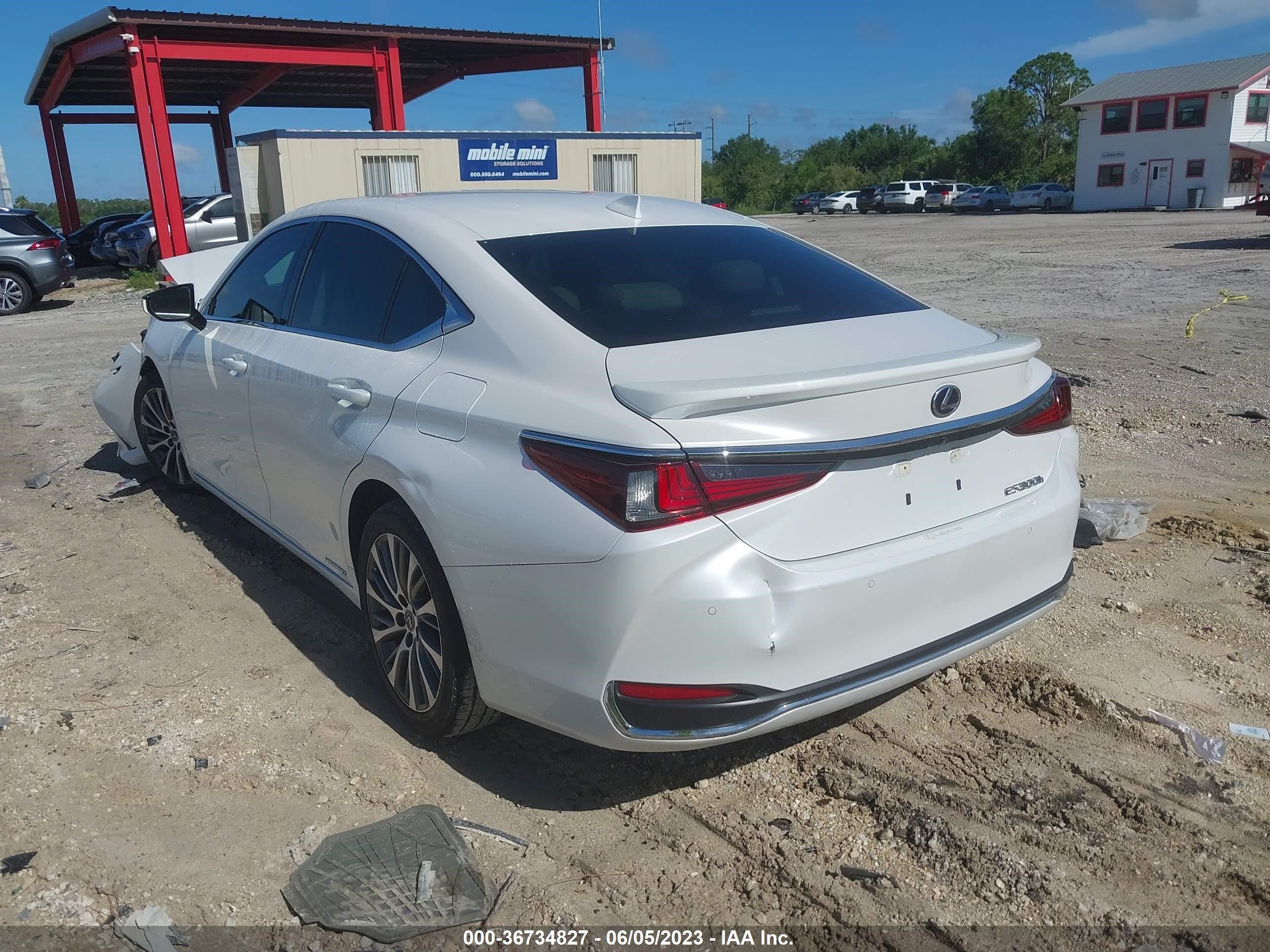 Photo 2 VIN: 58AD21B11LU004826 - LEXUS ES 