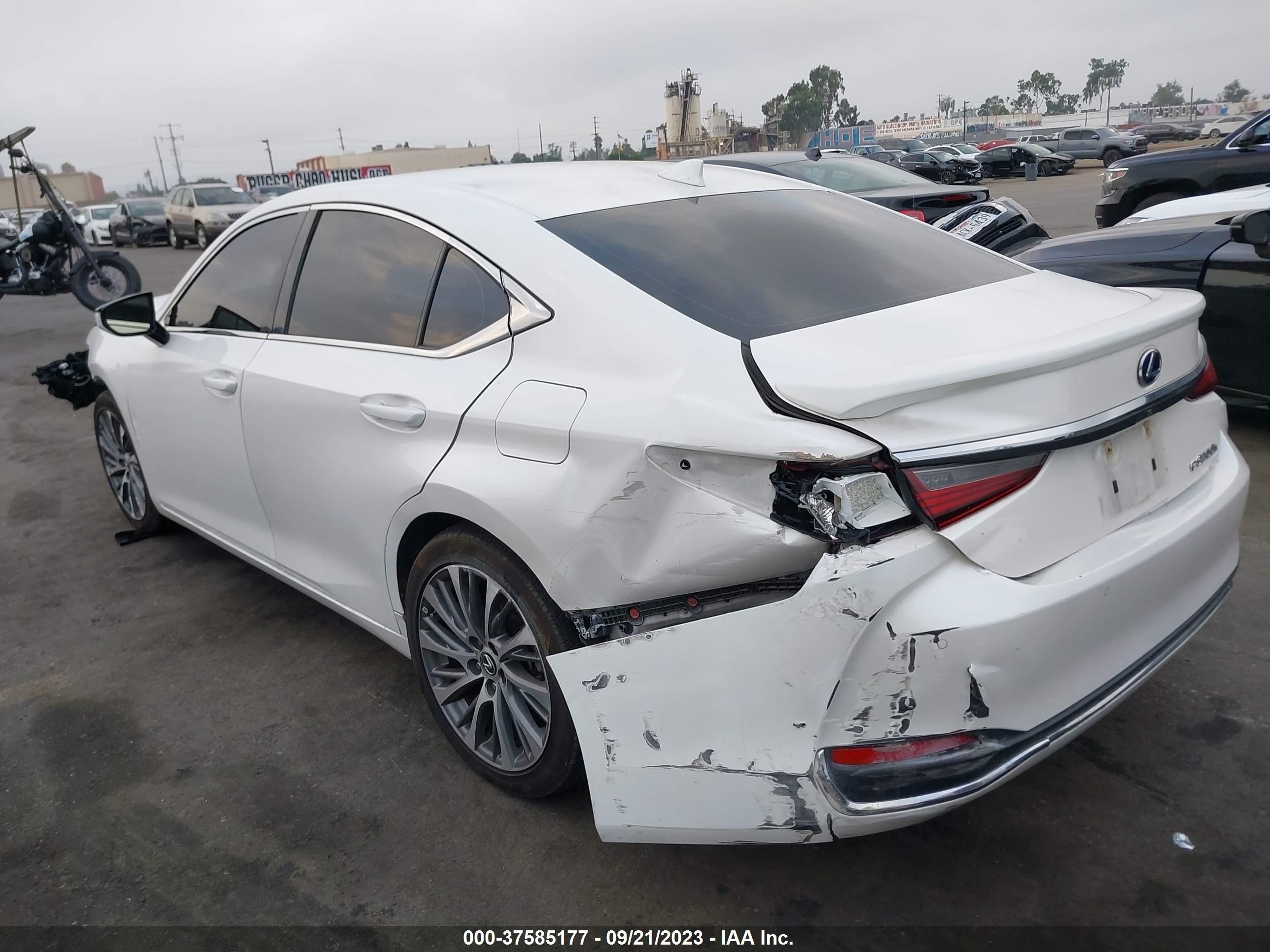 Photo 2 VIN: 58AD21B11LU011355 - LEXUS ES 