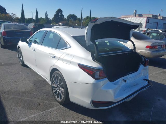 Photo 2 VIN: 58ADA1C10MU007073 - LEXUS ES 