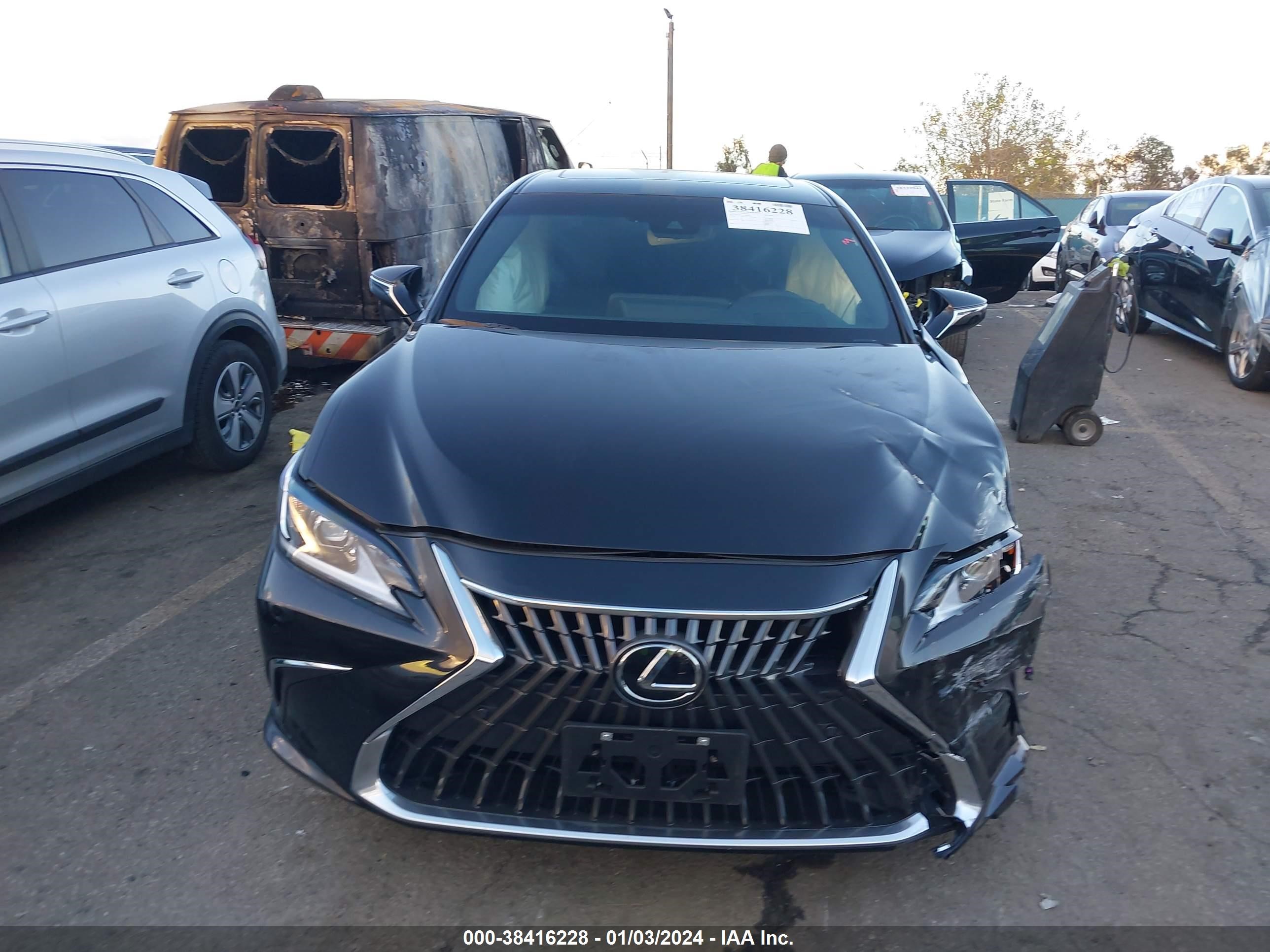 Photo 11 VIN: 58ADA1C10RU042283 - LEXUS ES 