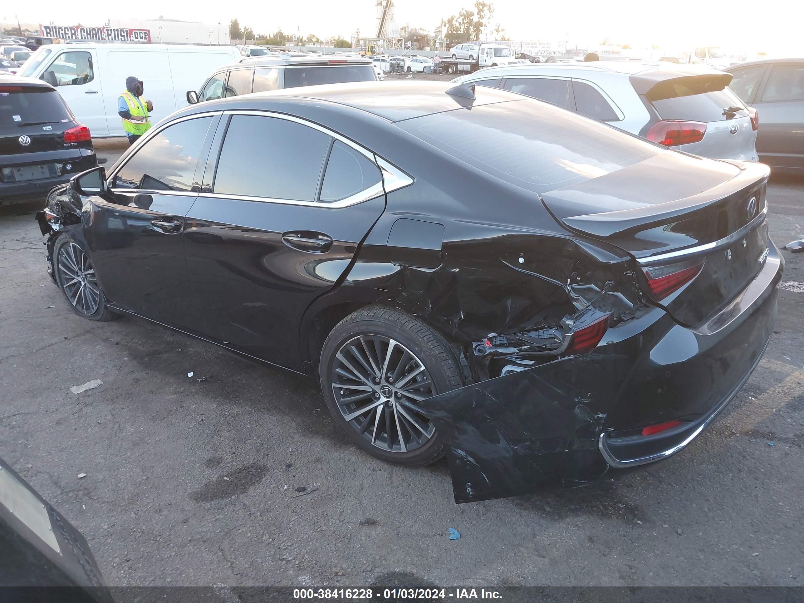 Photo 2 VIN: 58ADA1C10RU042283 - LEXUS ES 