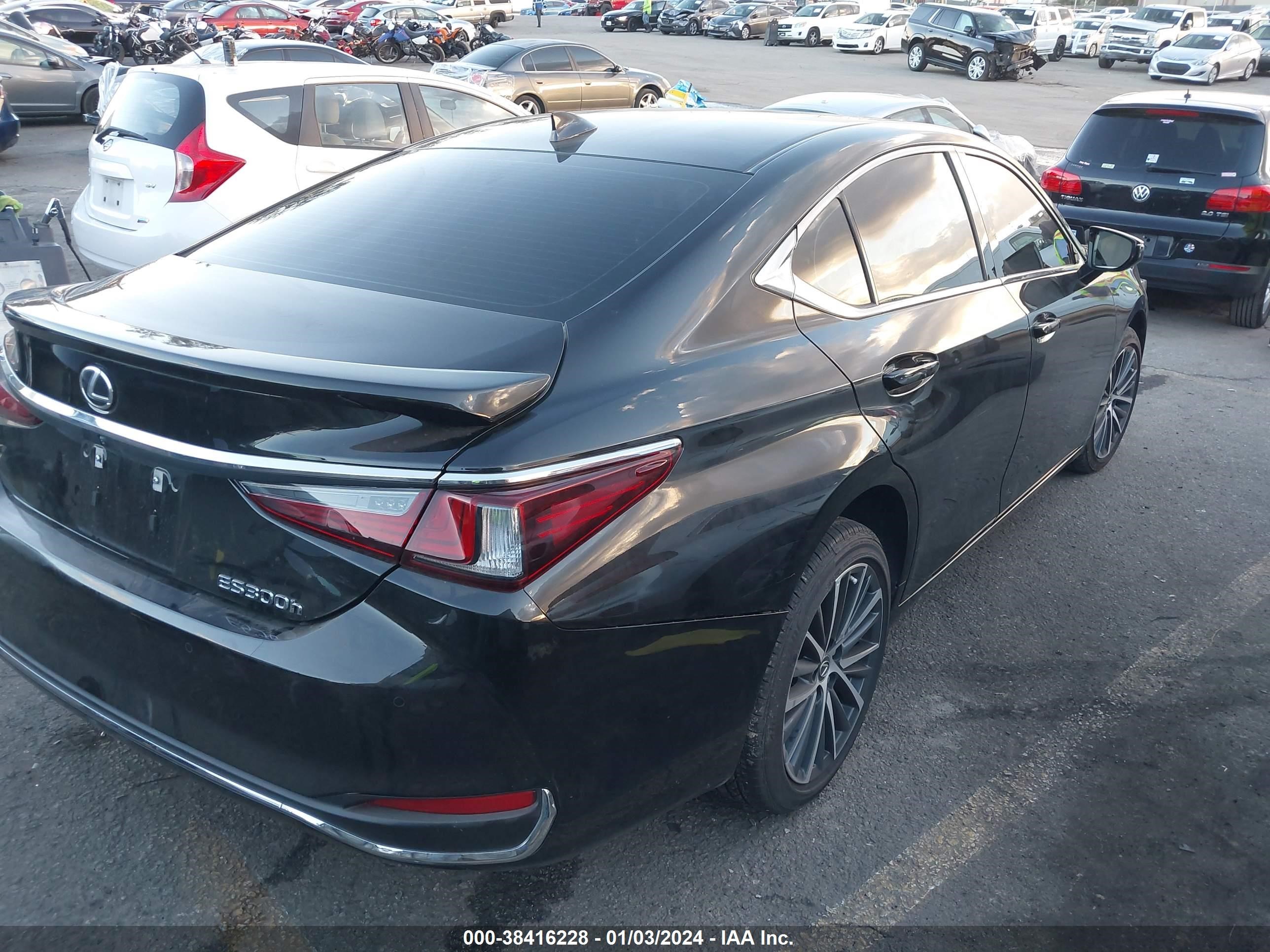 Photo 3 VIN: 58ADA1C10RU042283 - LEXUS ES 