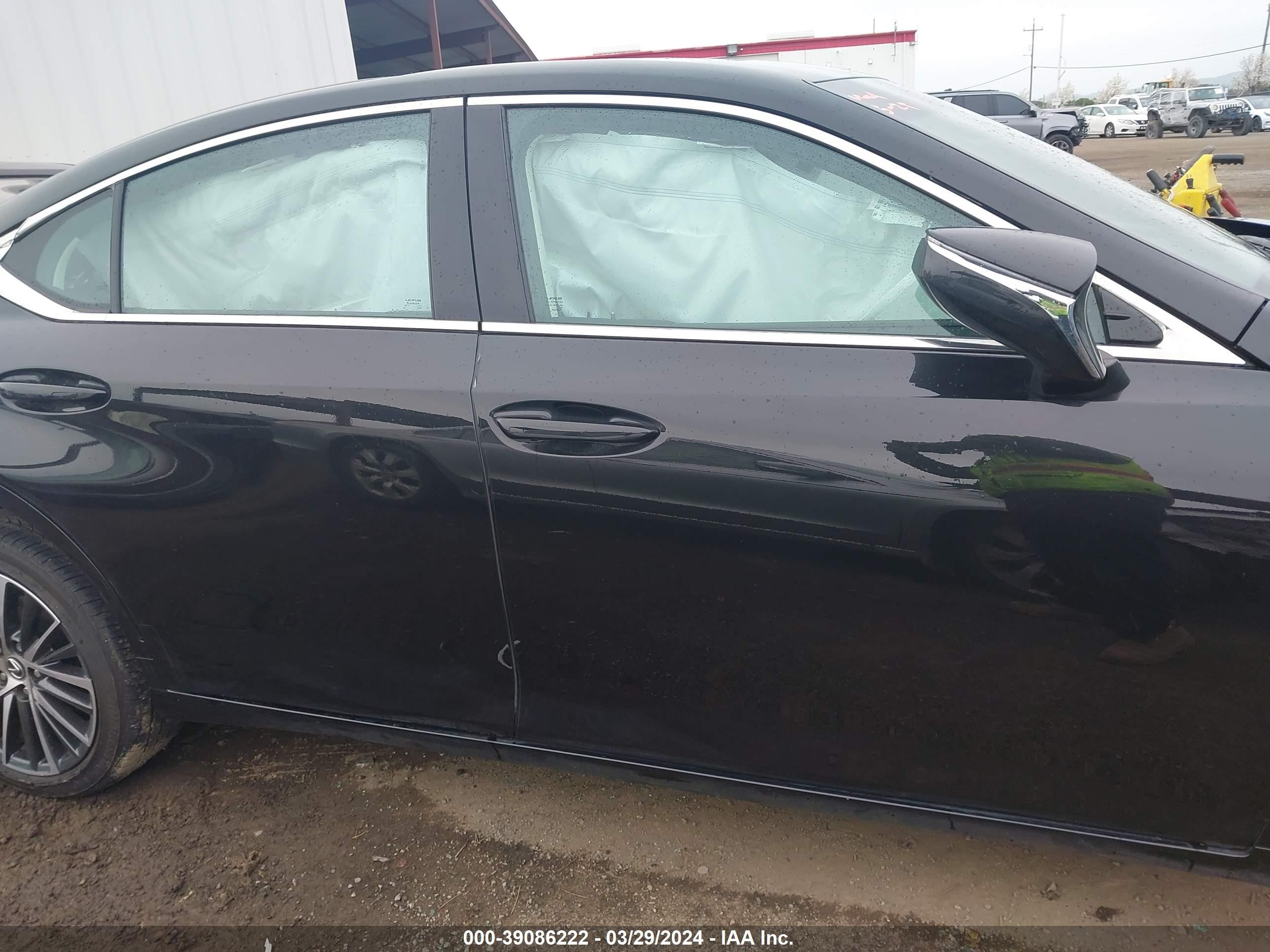 Photo 12 VIN: 58ADA1C11RU039330 - LEXUS ES 