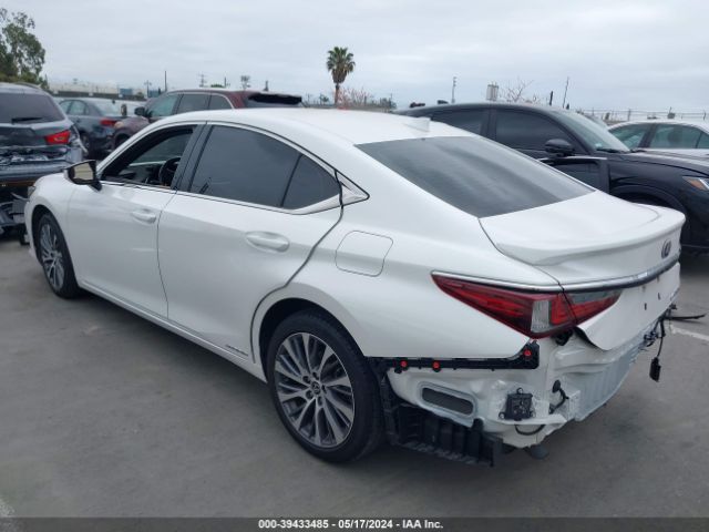 Photo 2 VIN: 58ADA1C12MU012257 - LEXUS ES 300H 