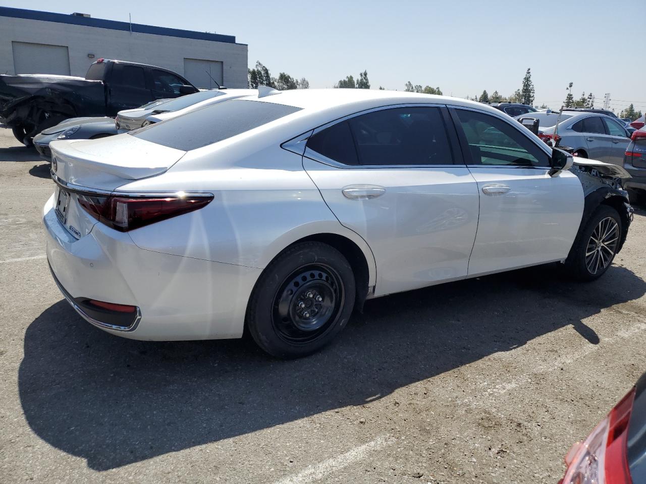 Photo 2 VIN: 58ADA1C12PU027507 - LEXUS ES 