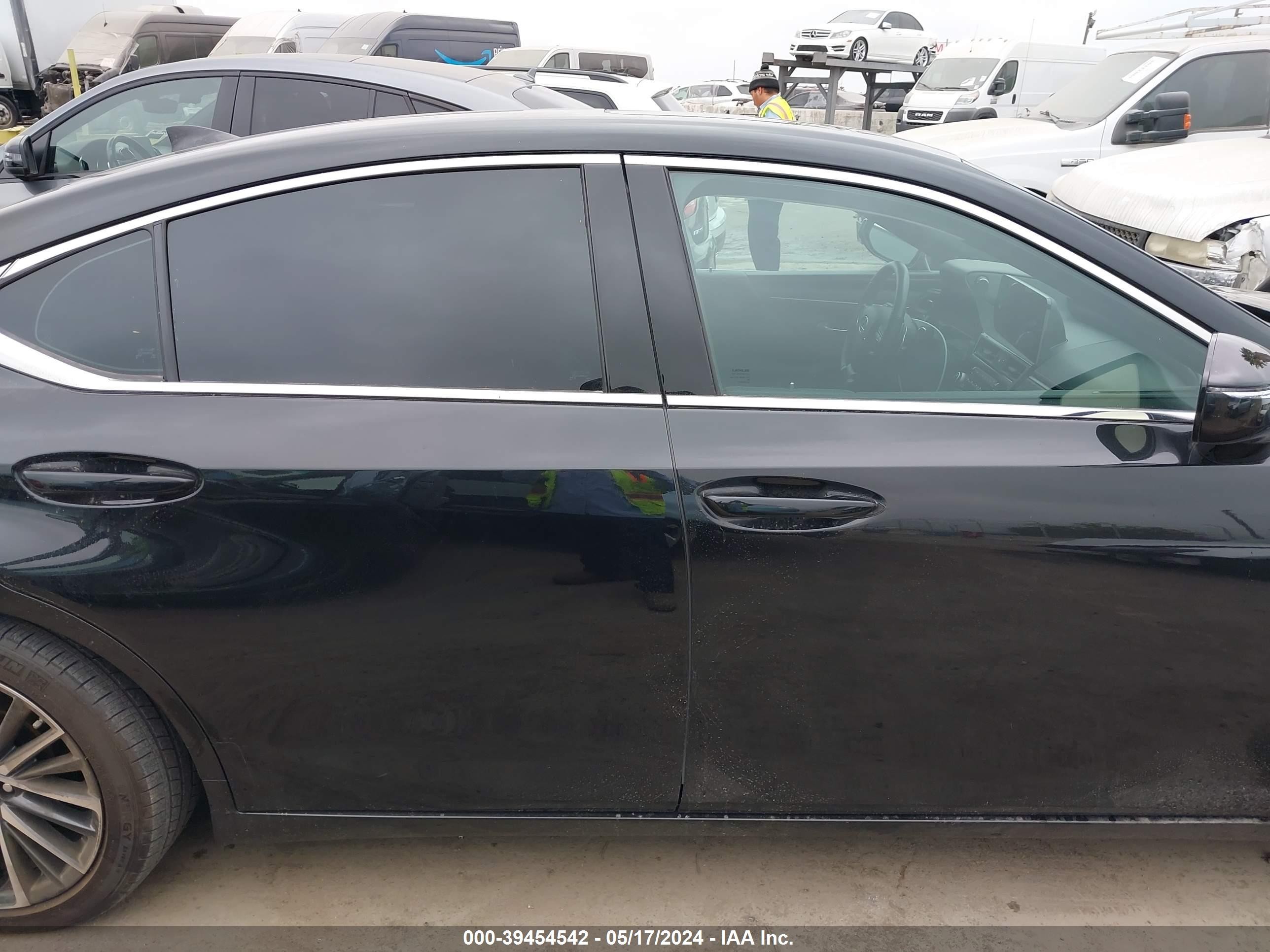 Photo 13 VIN: 58ADA1C16RU037444 - LEXUS ES 