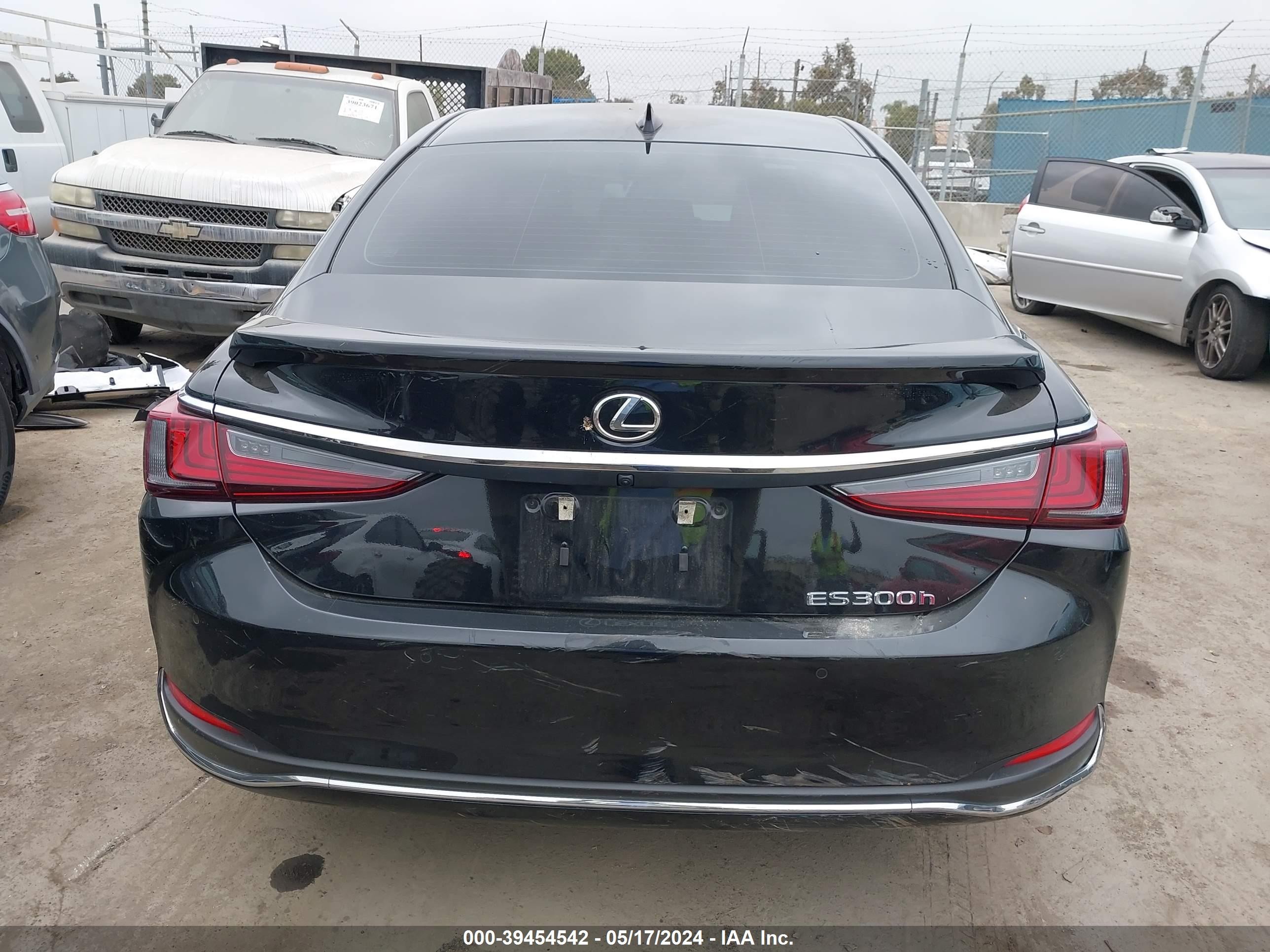 Photo 16 VIN: 58ADA1C16RU037444 - LEXUS ES 