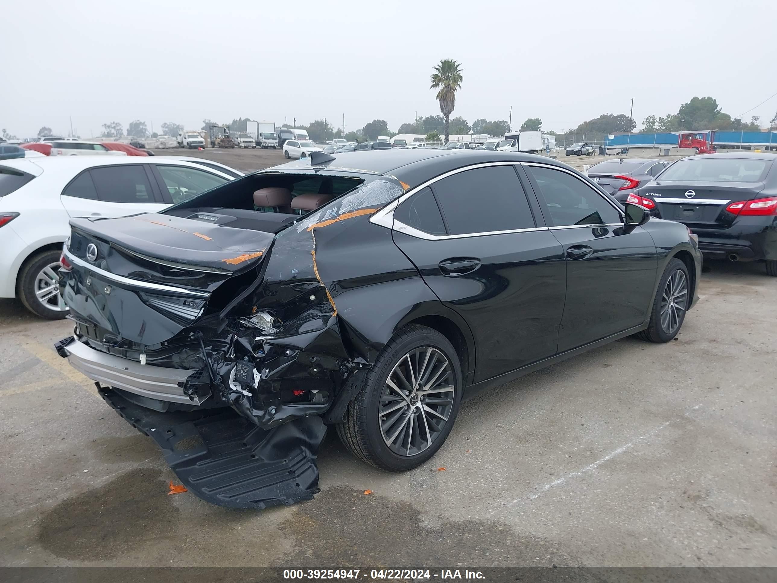 Photo 3 VIN: 58ADA1C16RU039498 - LEXUS ES 