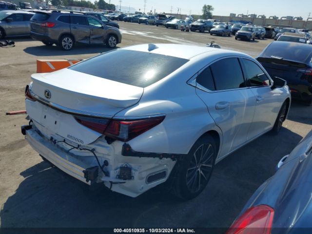 Photo 3 VIN: 58ADA1C16RU054017 - LEXUS ES 