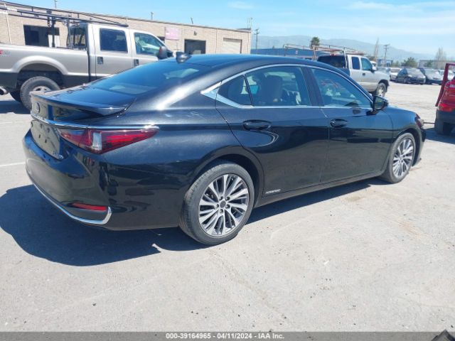 Photo 3 VIN: 58ADA1C17MU010827 - LEXUS ES 300H 