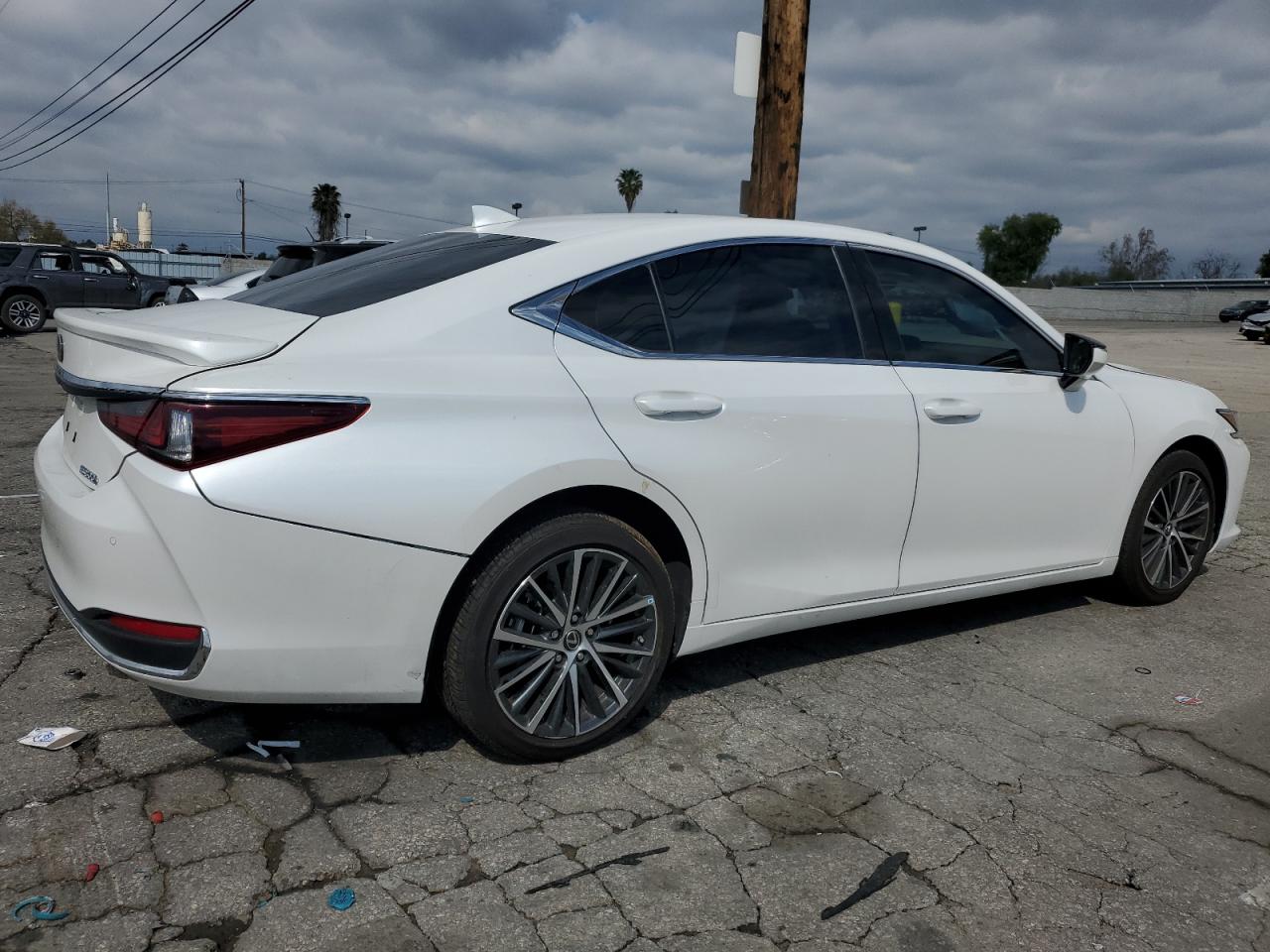 Photo 2 VIN: 58ADA1C17PU036218 - LEXUS ES 