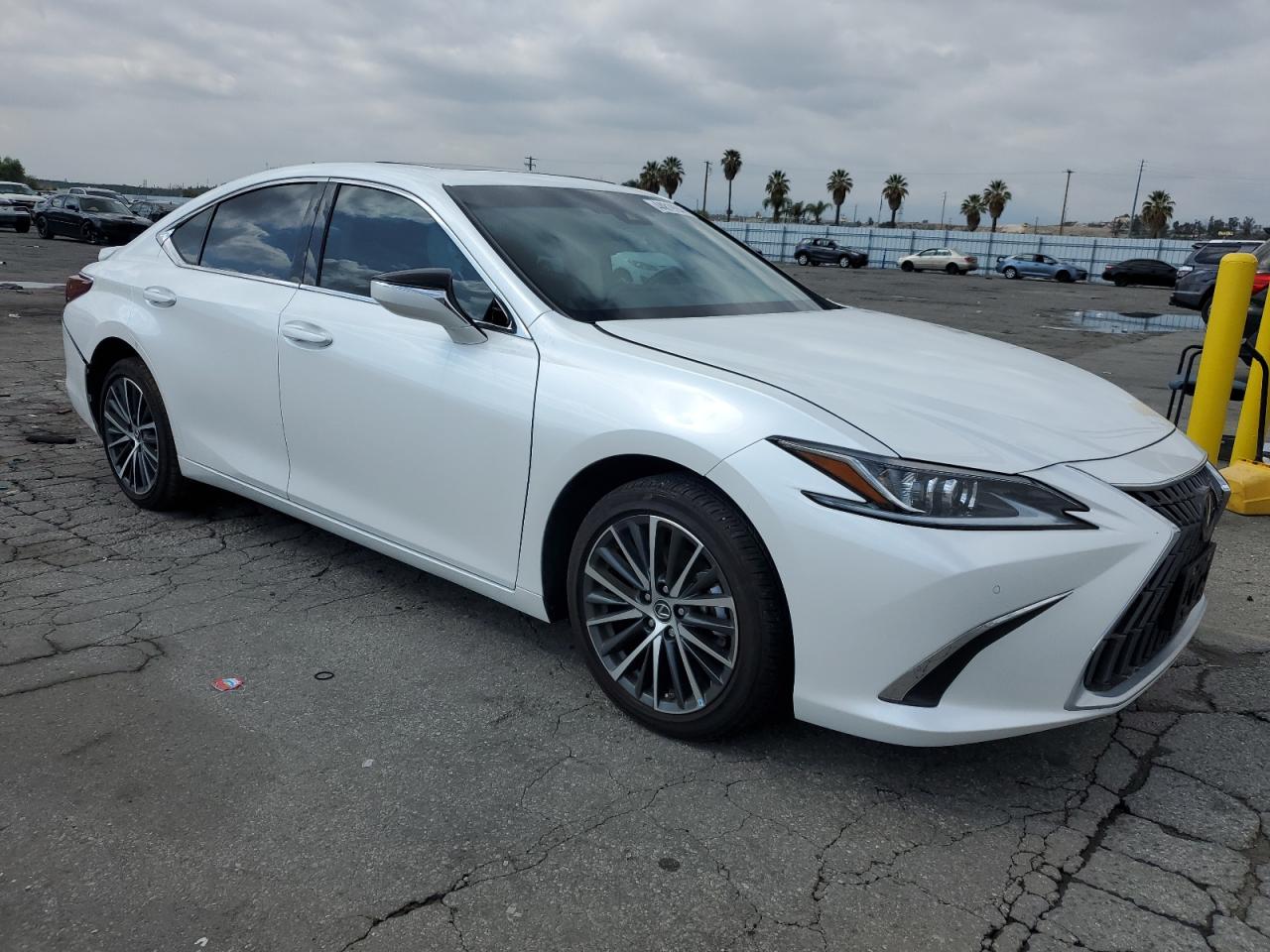 Photo 3 VIN: 58ADA1C17PU036218 - LEXUS ES 