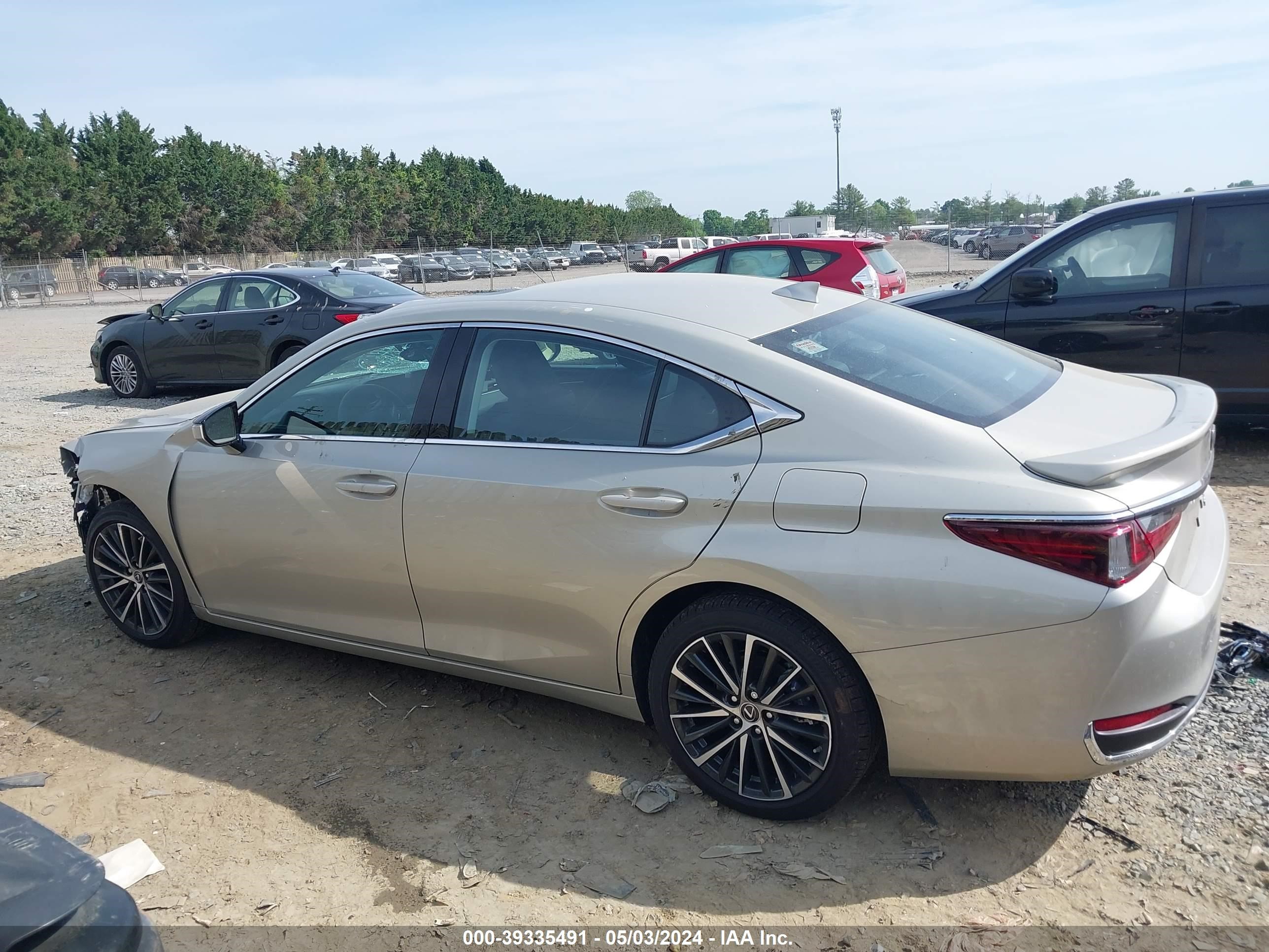 Photo 13 VIN: 58ADA1C18RU046629 - LEXUS ES 