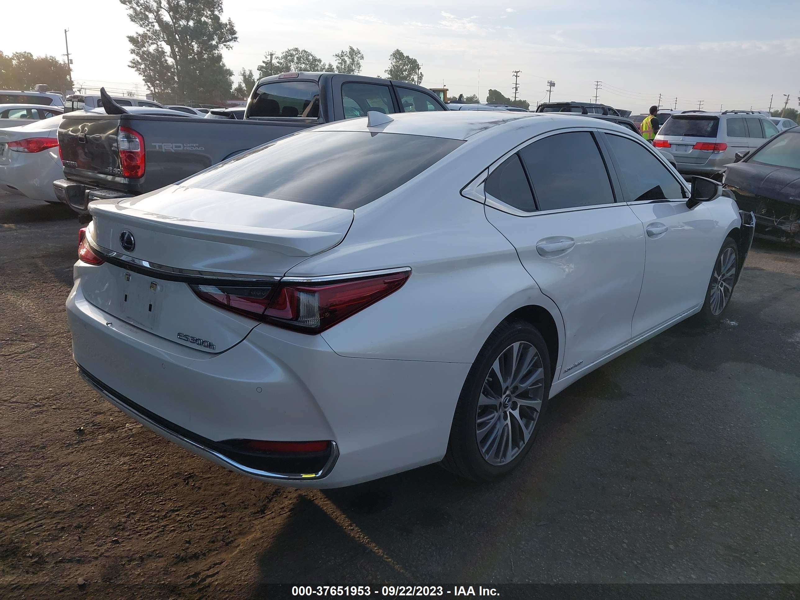 Photo 3 VIN: 58ADA1C19MU009789 - LEXUS ES 