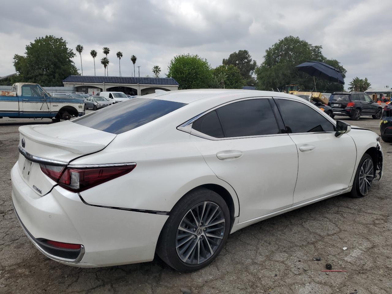 Photo 2 VIN: 58ADA1C19NU013570 - LEXUS ES 