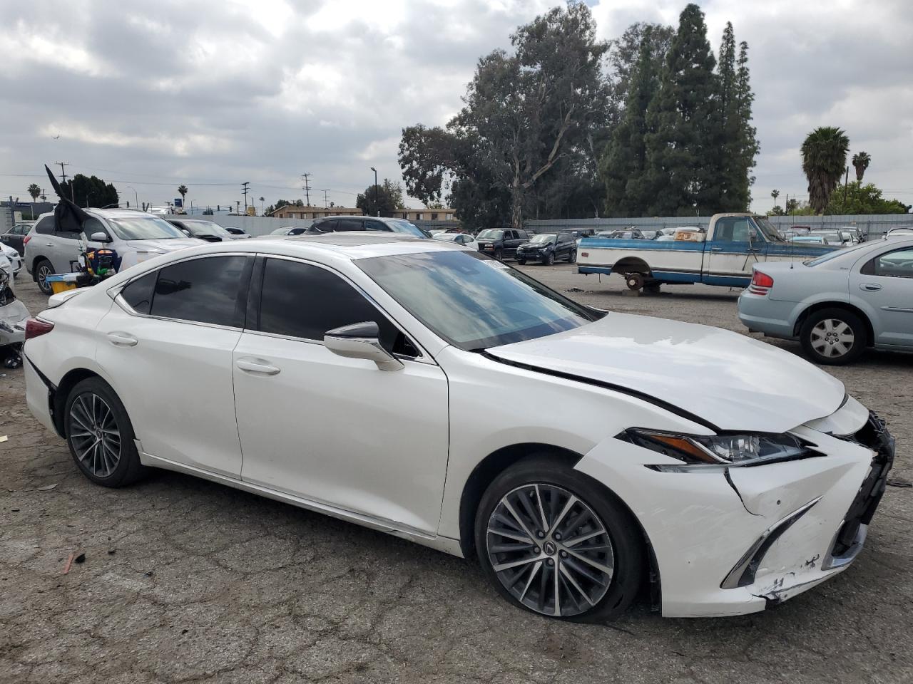 Photo 3 VIN: 58ADA1C19NU013570 - LEXUS ES 