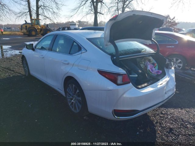 Photo 2 VIN: 58ADA1C1XMU005976 - LEXUS ES 300H 