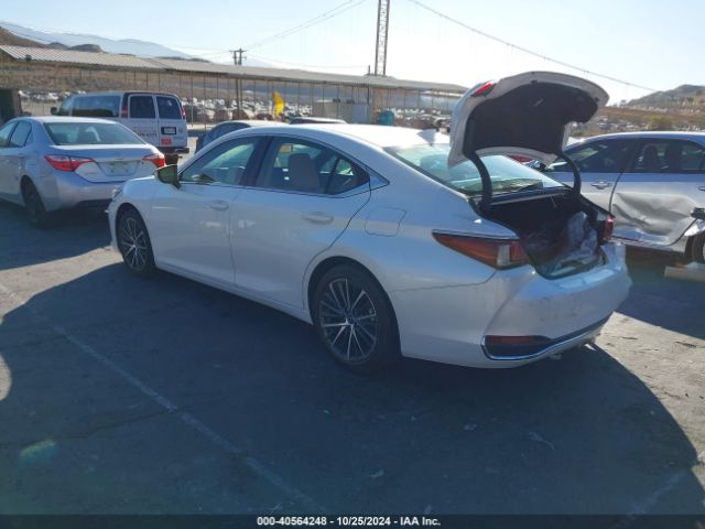 Photo 2 VIN: 58ADA1C1XPU035161 - LEXUS ES 