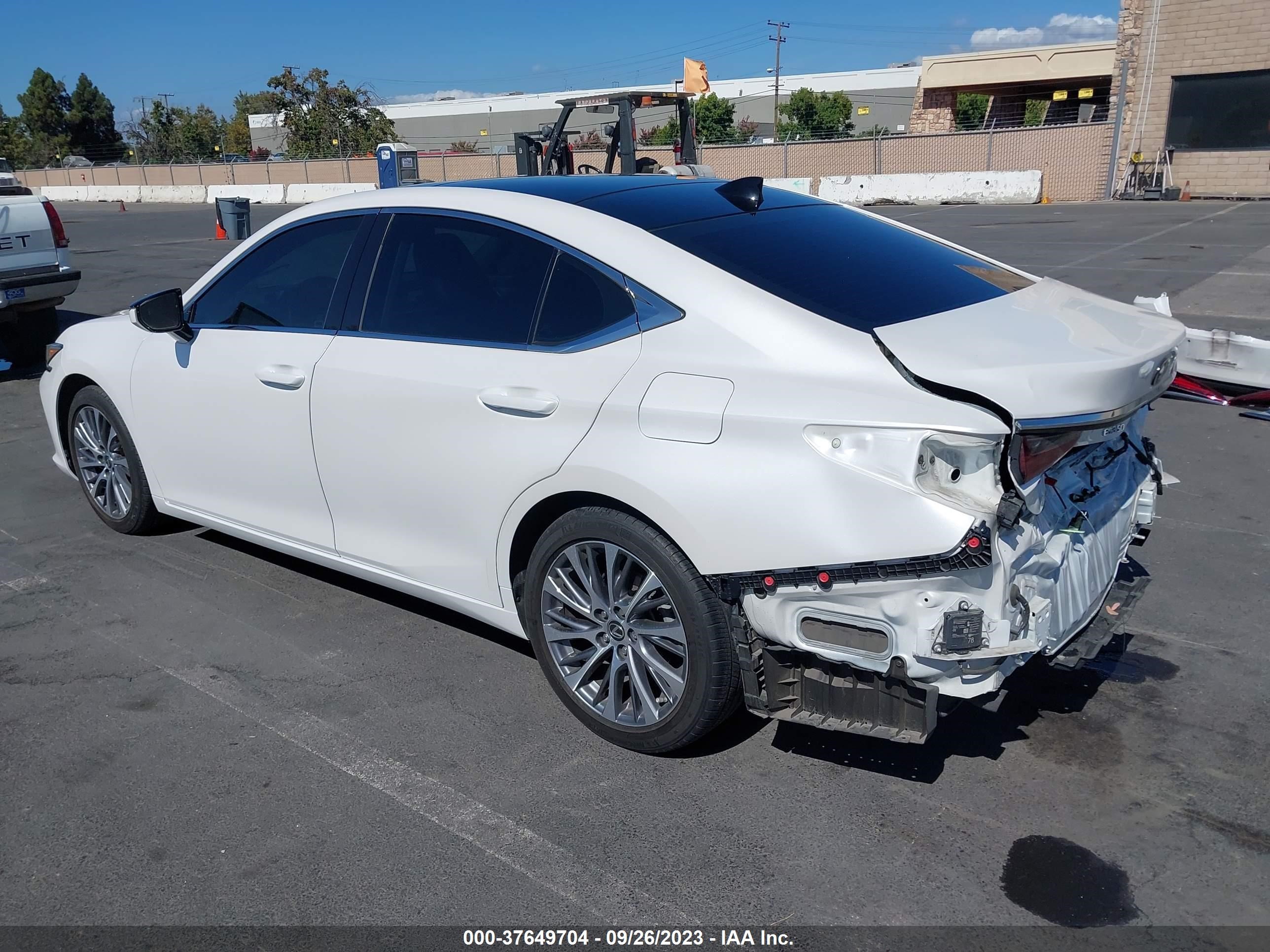 Photo 2 VIN: 58ADZ1B11LU068554 - LEXUS ES 