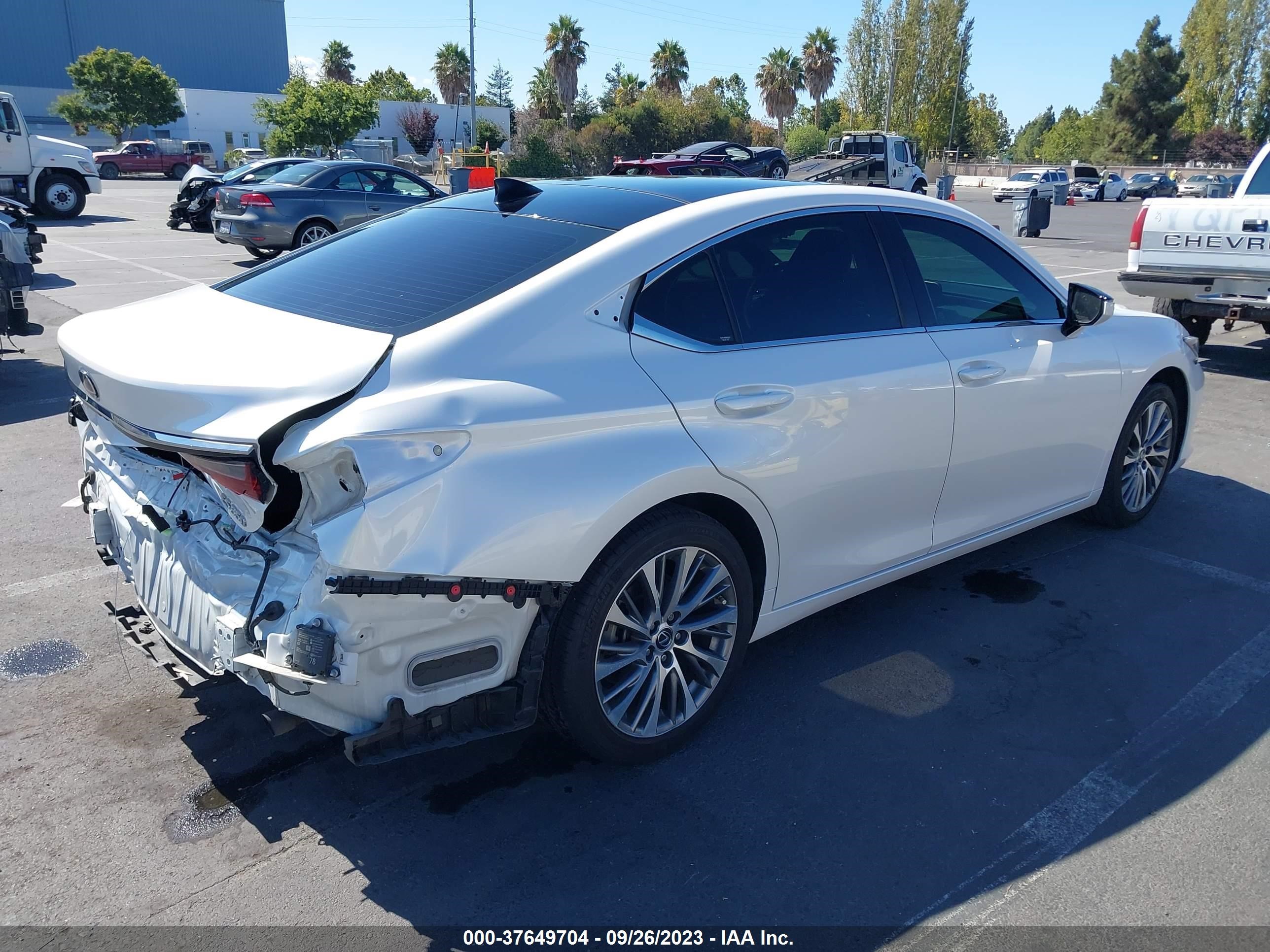 Photo 3 VIN: 58ADZ1B11LU068554 - LEXUS ES 