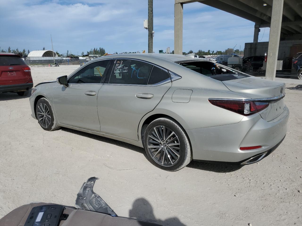 Photo 1 VIN: 58ADZ1B11NU137035 - LEXUS ES 