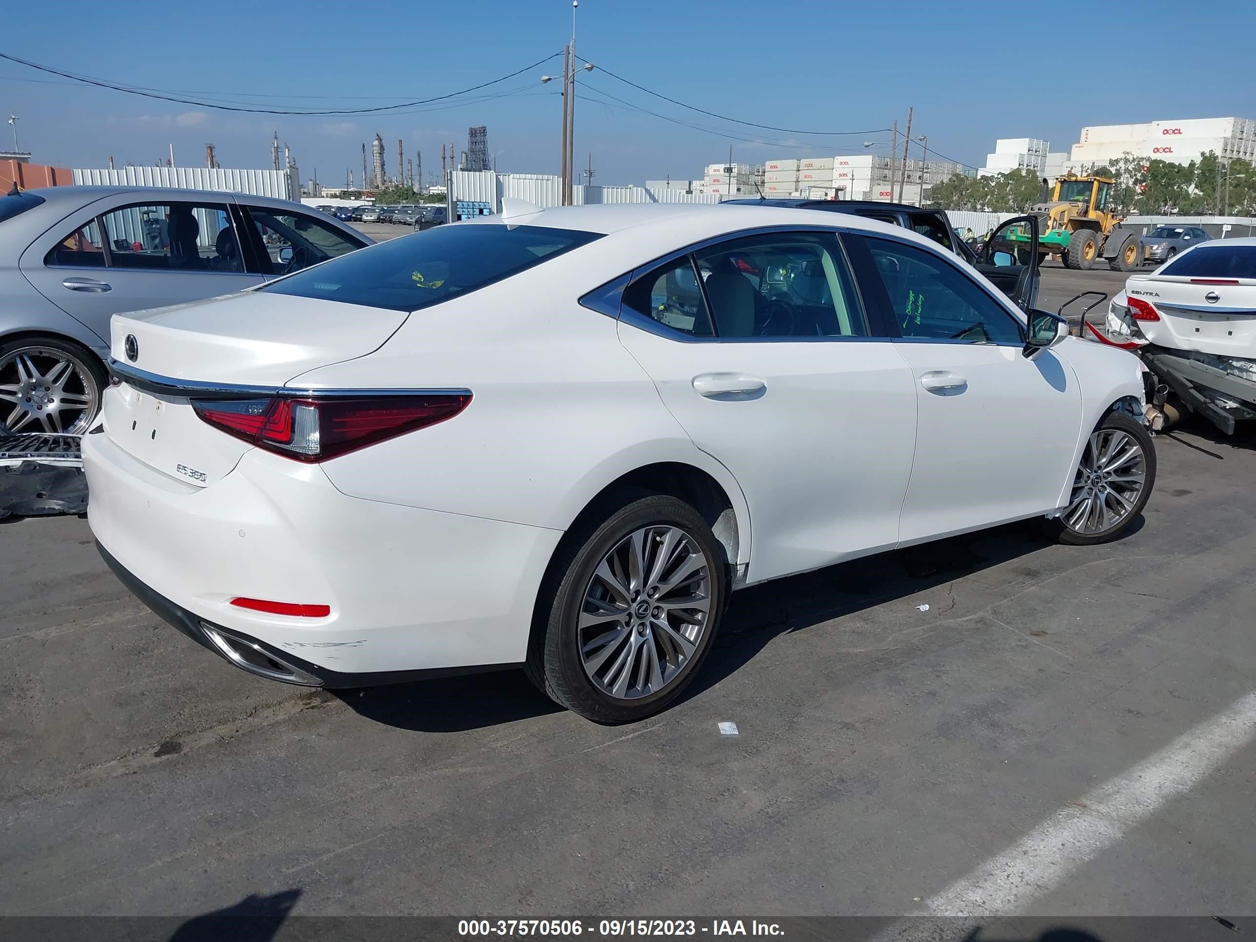 Photo 3 VIN: 58ADZ1B12LU069910 - LEXUS ES 